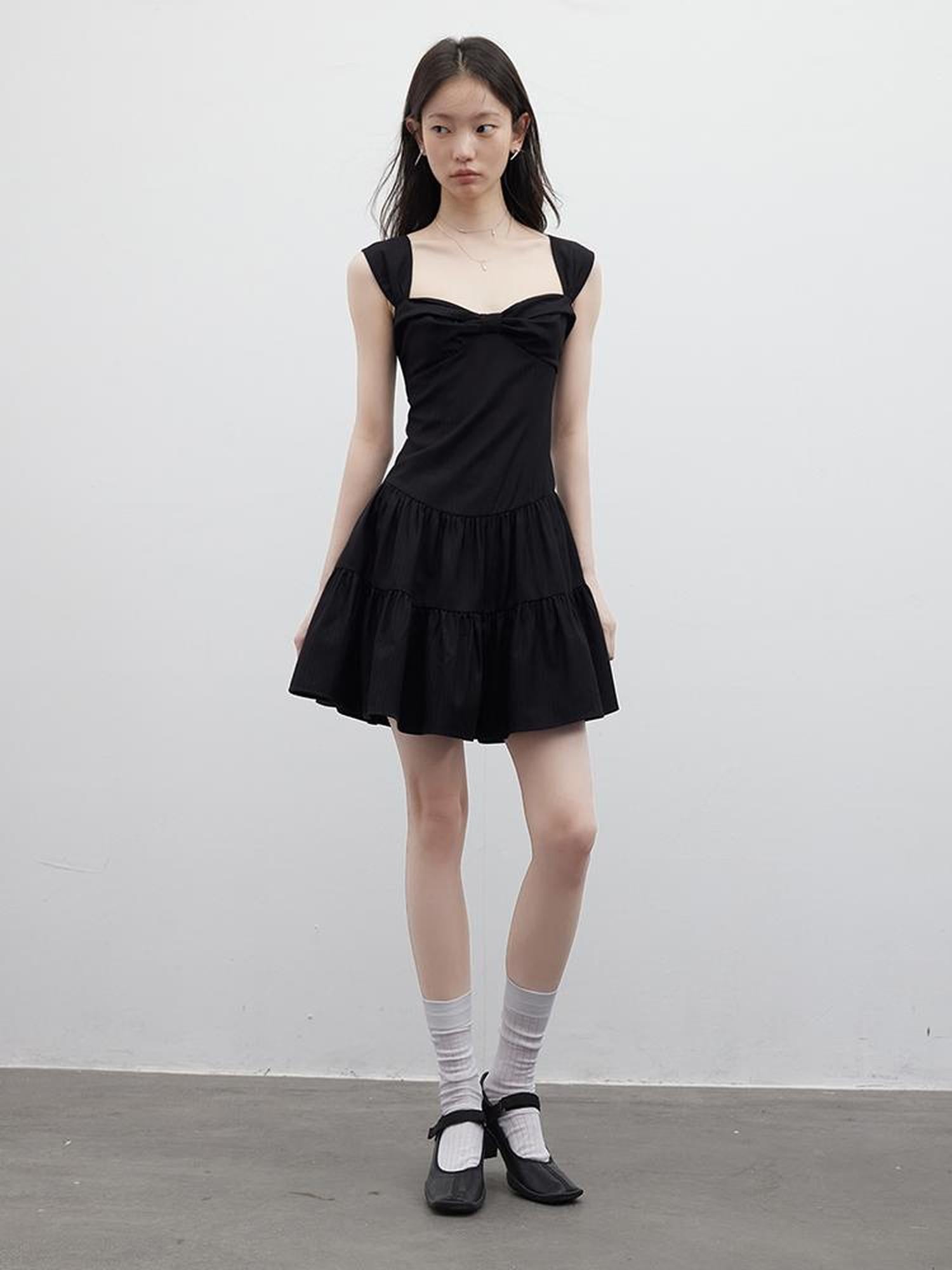 FUSSED Retro Ballroom Bow Bust Black Cake V-Neck Long-Sleeve Dress