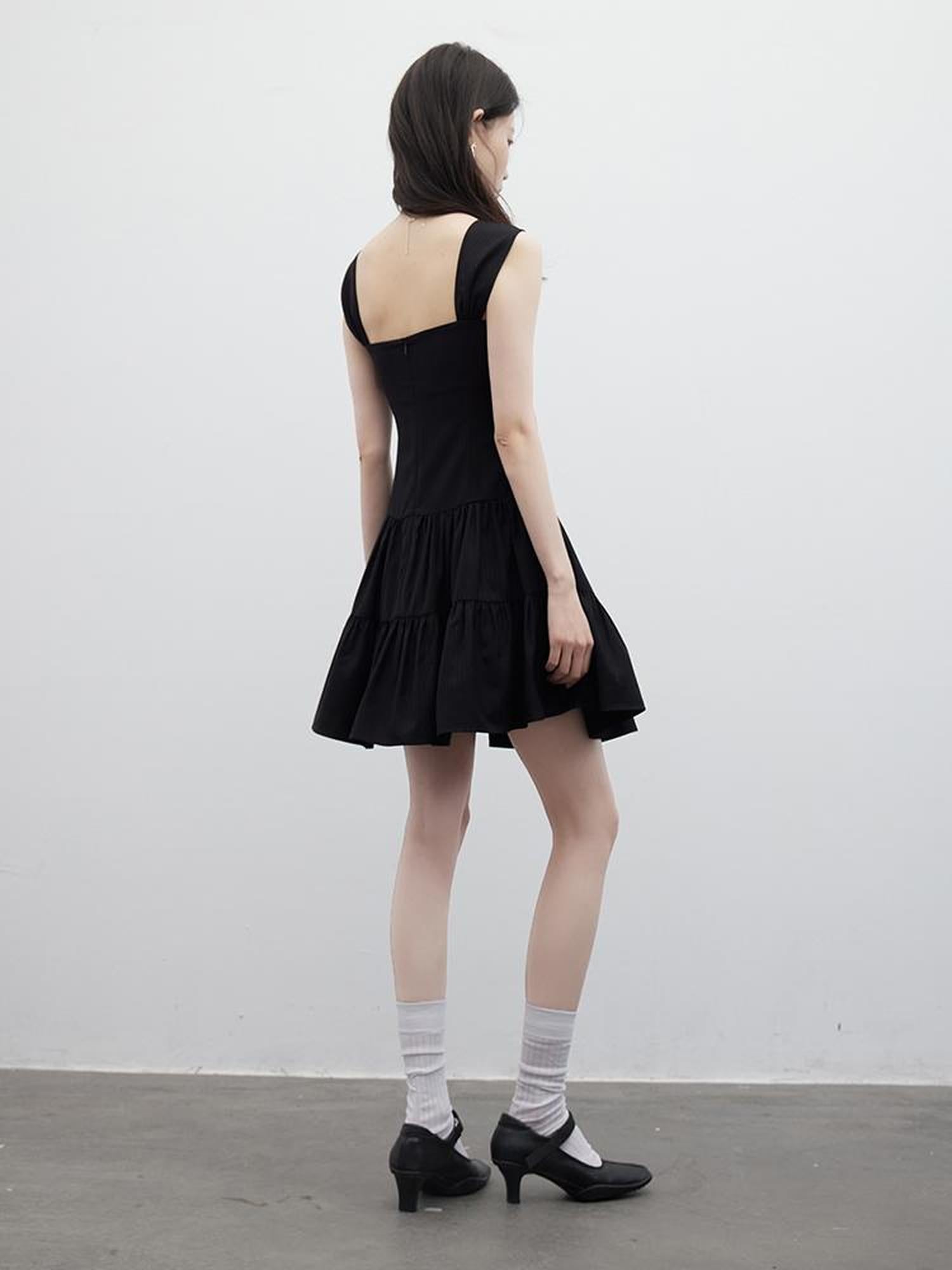 FUSSED Retro Ballroom Bow Bust Black Cake V-Neck Long-Sleeve Dress