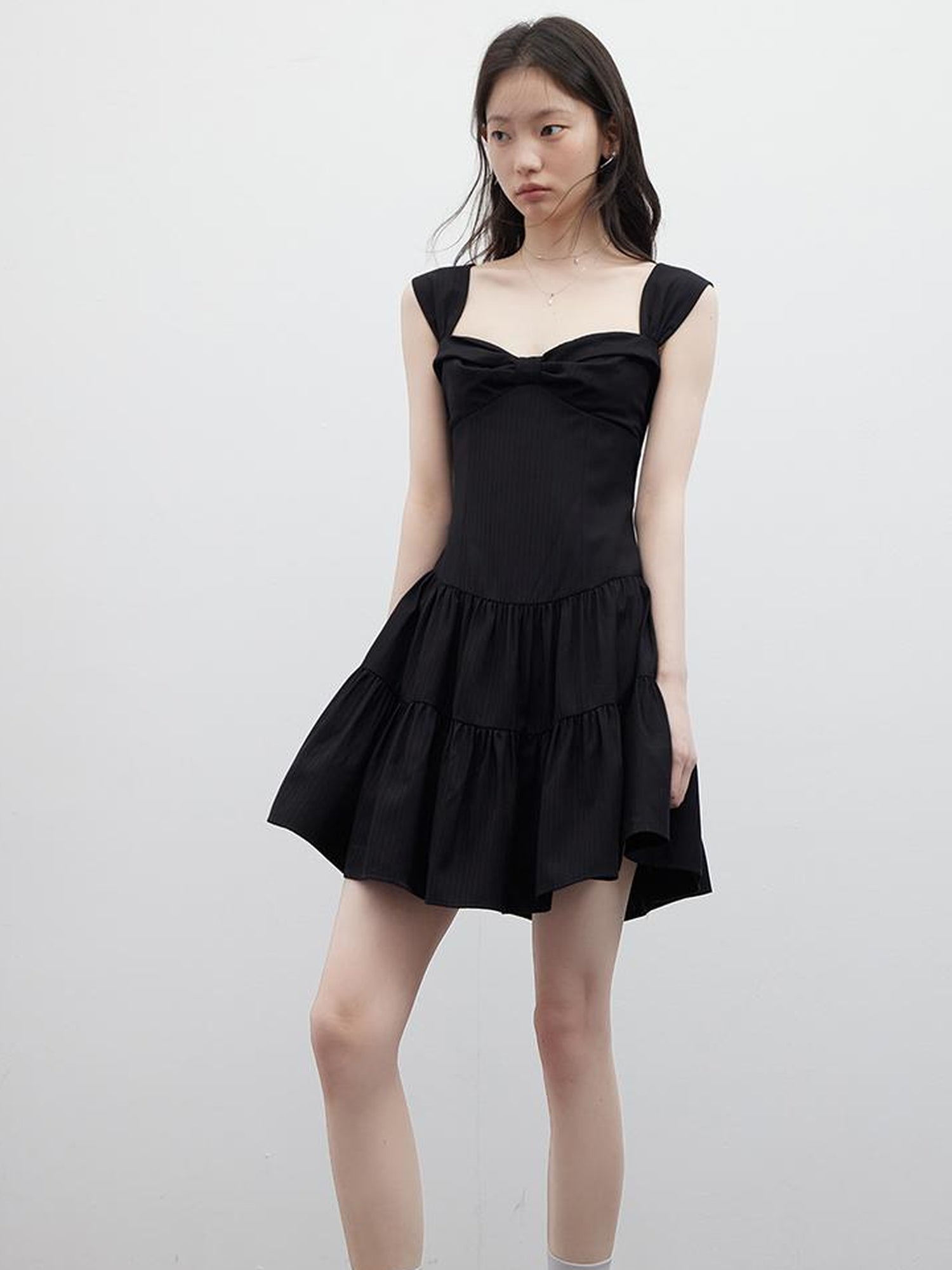 FUSSED Retro Ballroom Bow Bust Black Cake V-Neck Long-Sleeve Dress