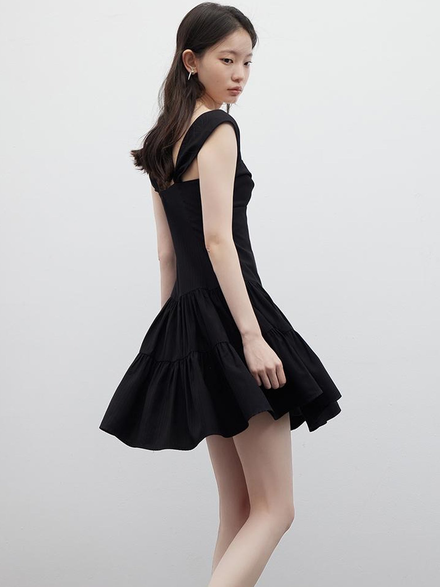 FUSSED Retro Ballroom Bow Bust Black Cake V-Neck Long-Sleeve Dress