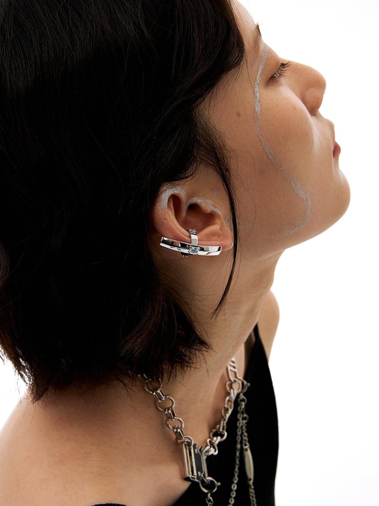 FUSSED Sailing In The Sea Of Stars B Grey Blue Sapphire Cross Ear Clip