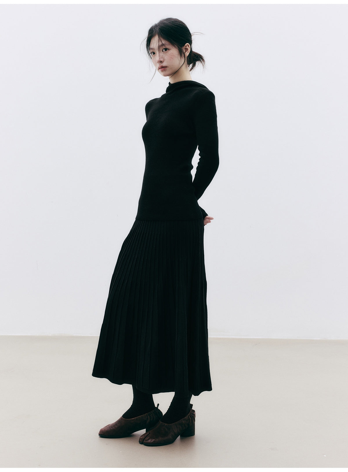 FUSSED_Seamless_Hooded_Slim_Fit_100%_Wool_Women&
