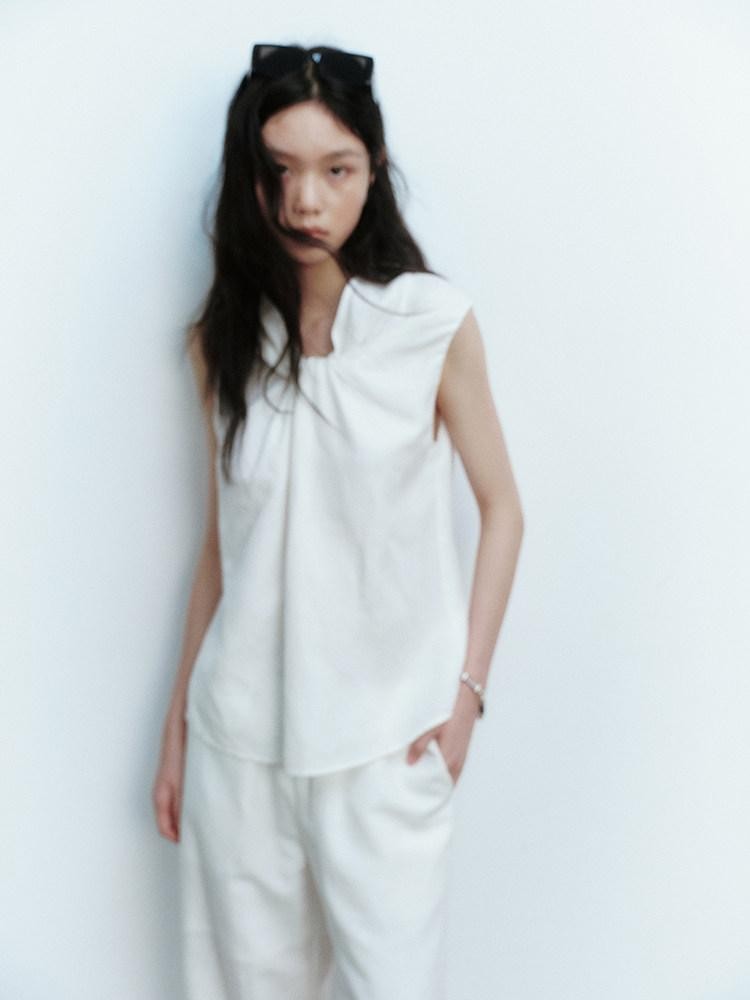 FUSSED Soft Mist White Breathable Twist Knot Women&