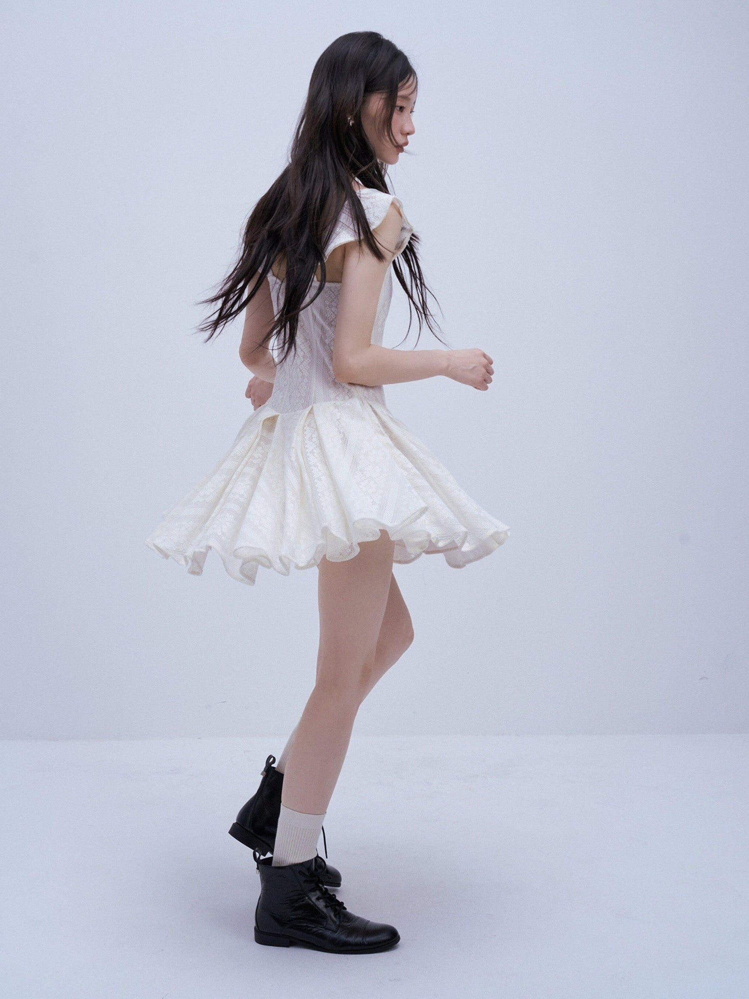 FUSSED Tea White Lace Jacquard Layered Pleated Women&