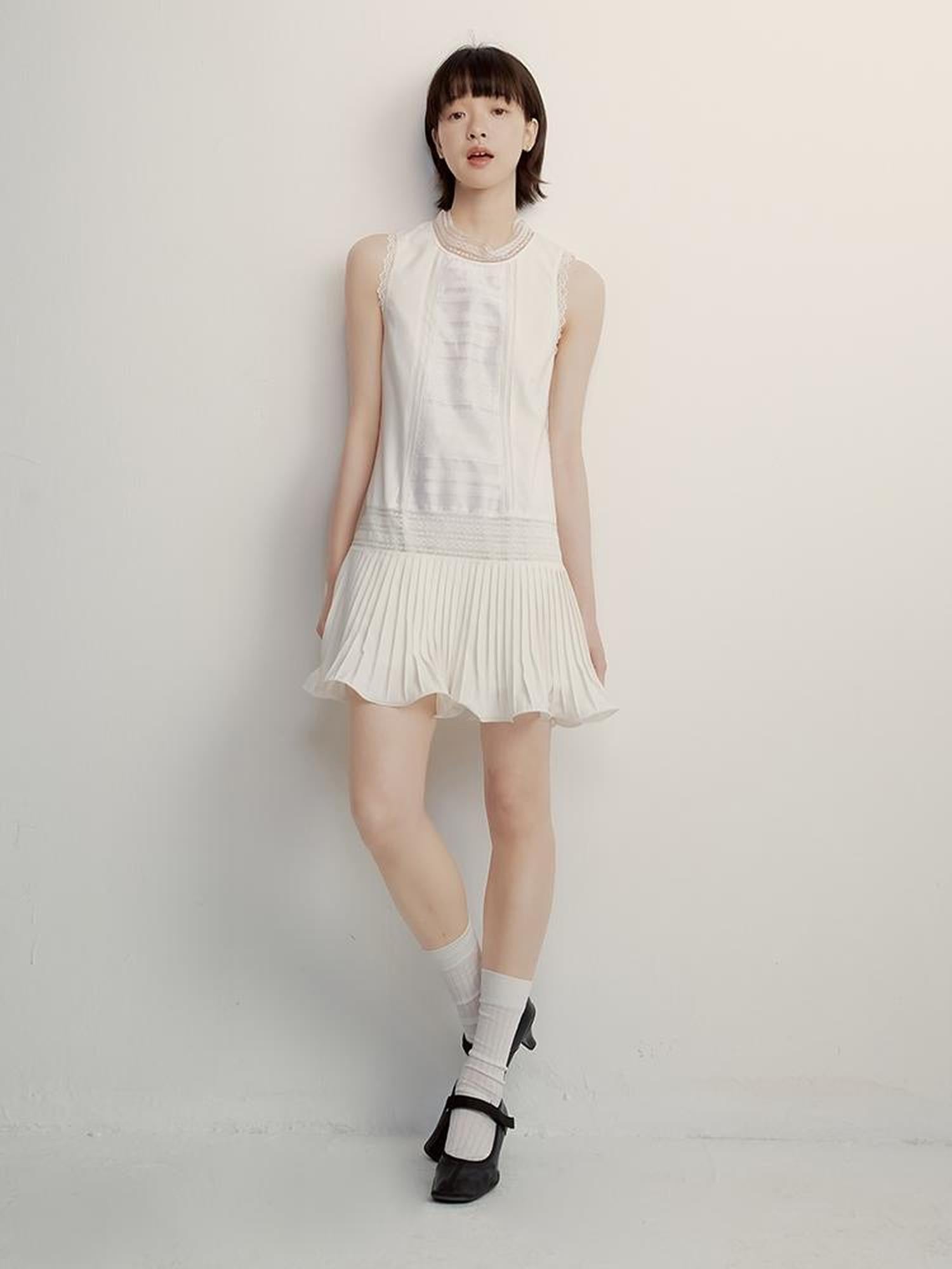 FUSSED Textured Lace Paneled Pleated College Dress V-neck T-shirt Long Sleeve