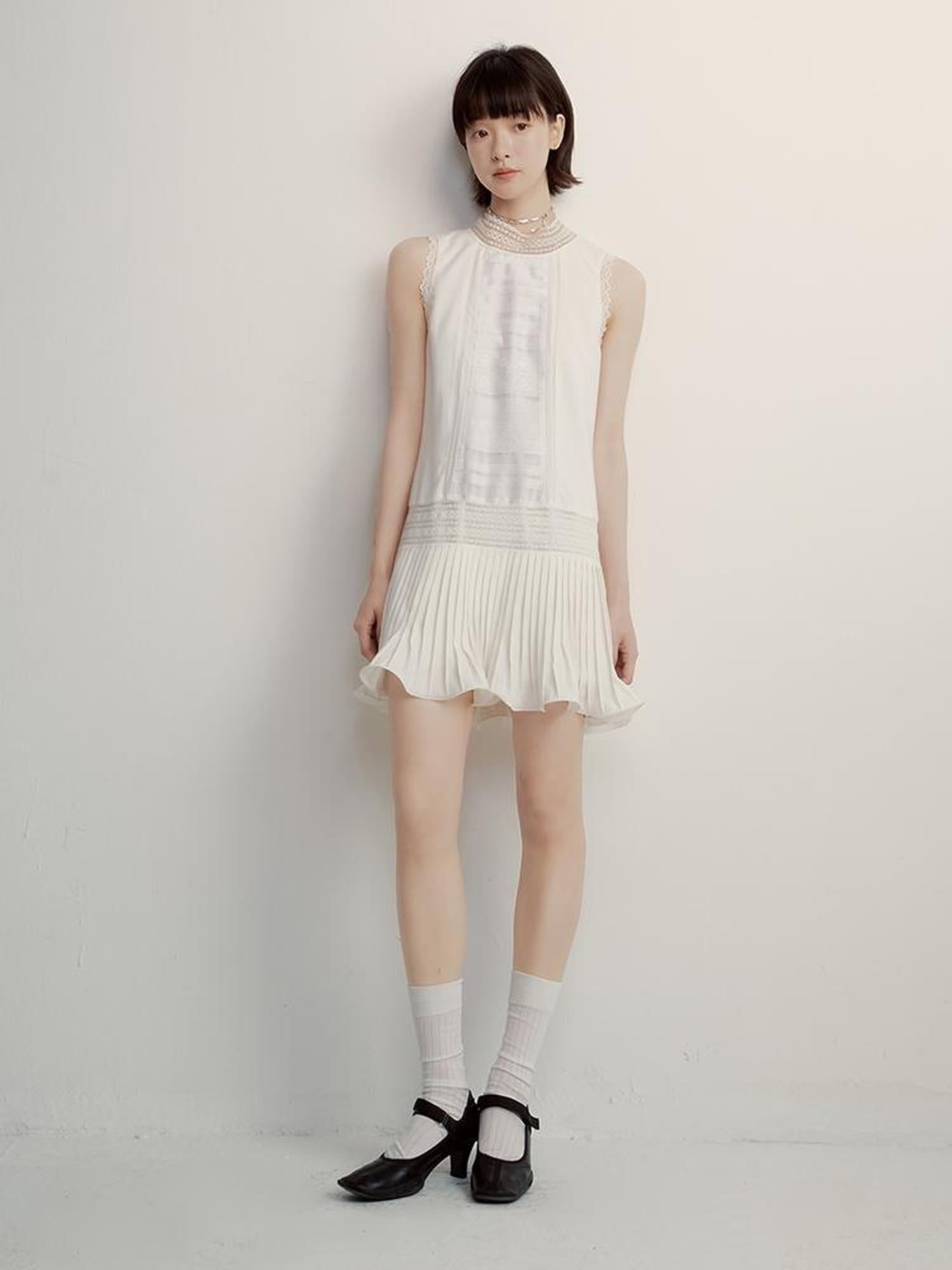 FUSSED Textured Lace Paneled Pleated College Dress V-neck T-shirt Long Sleeve