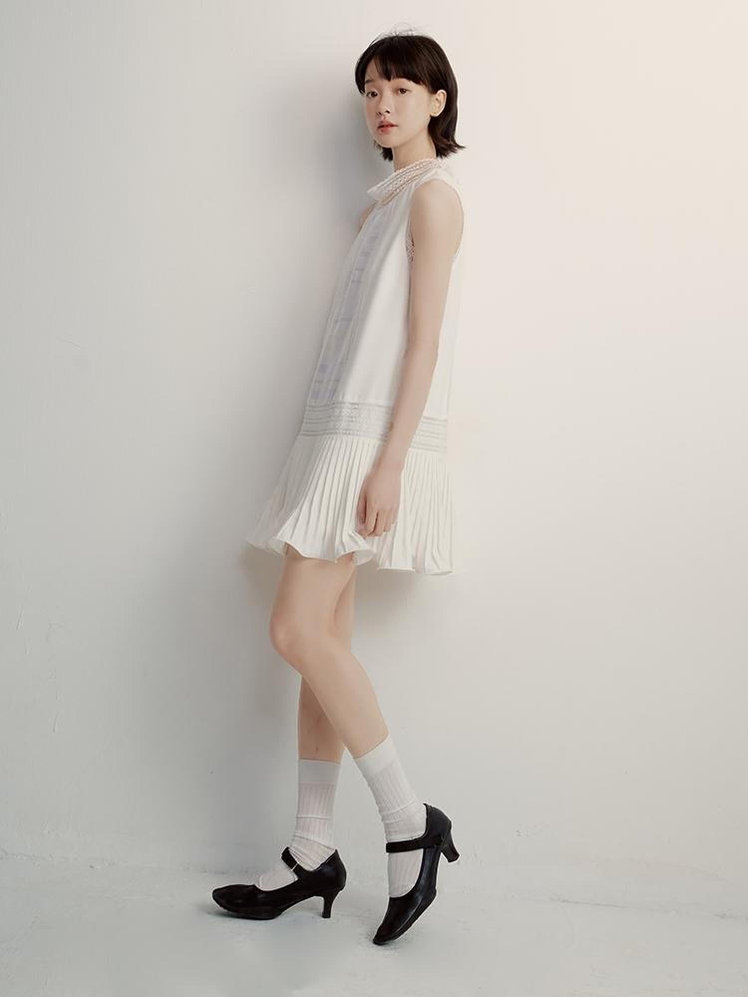 FUSSED Textured Lace Paneled Pleated College Dress V-neck T-shirt Long Sleeve