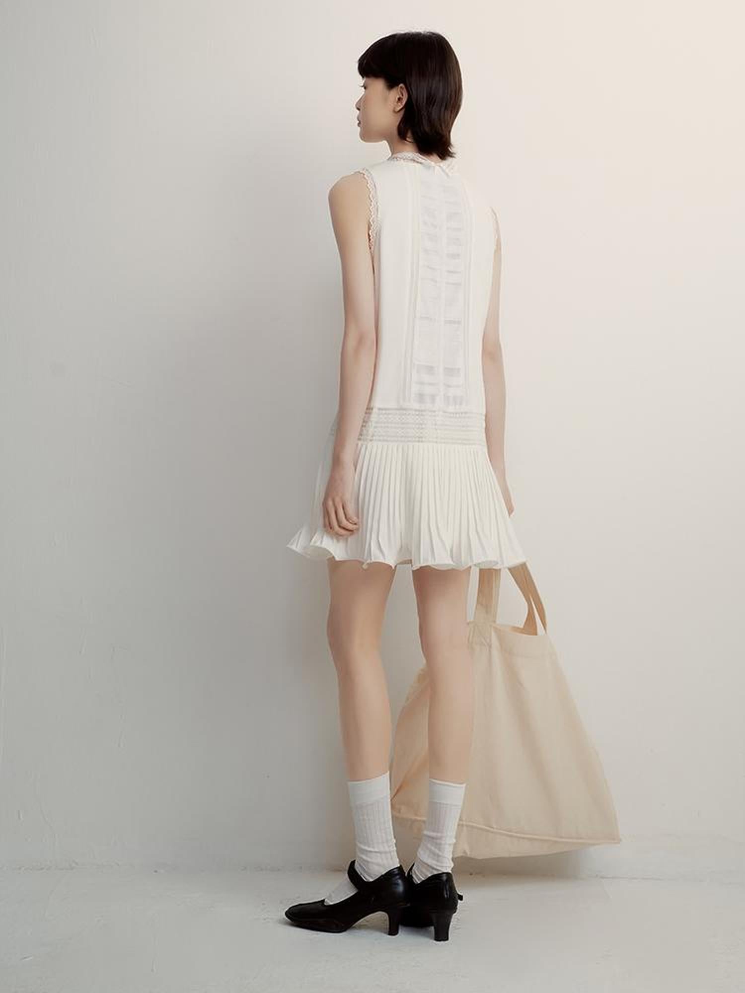 FUSSED Textured Lace Paneled Pleated College Dress V-neck T-shirt Long Sleeve