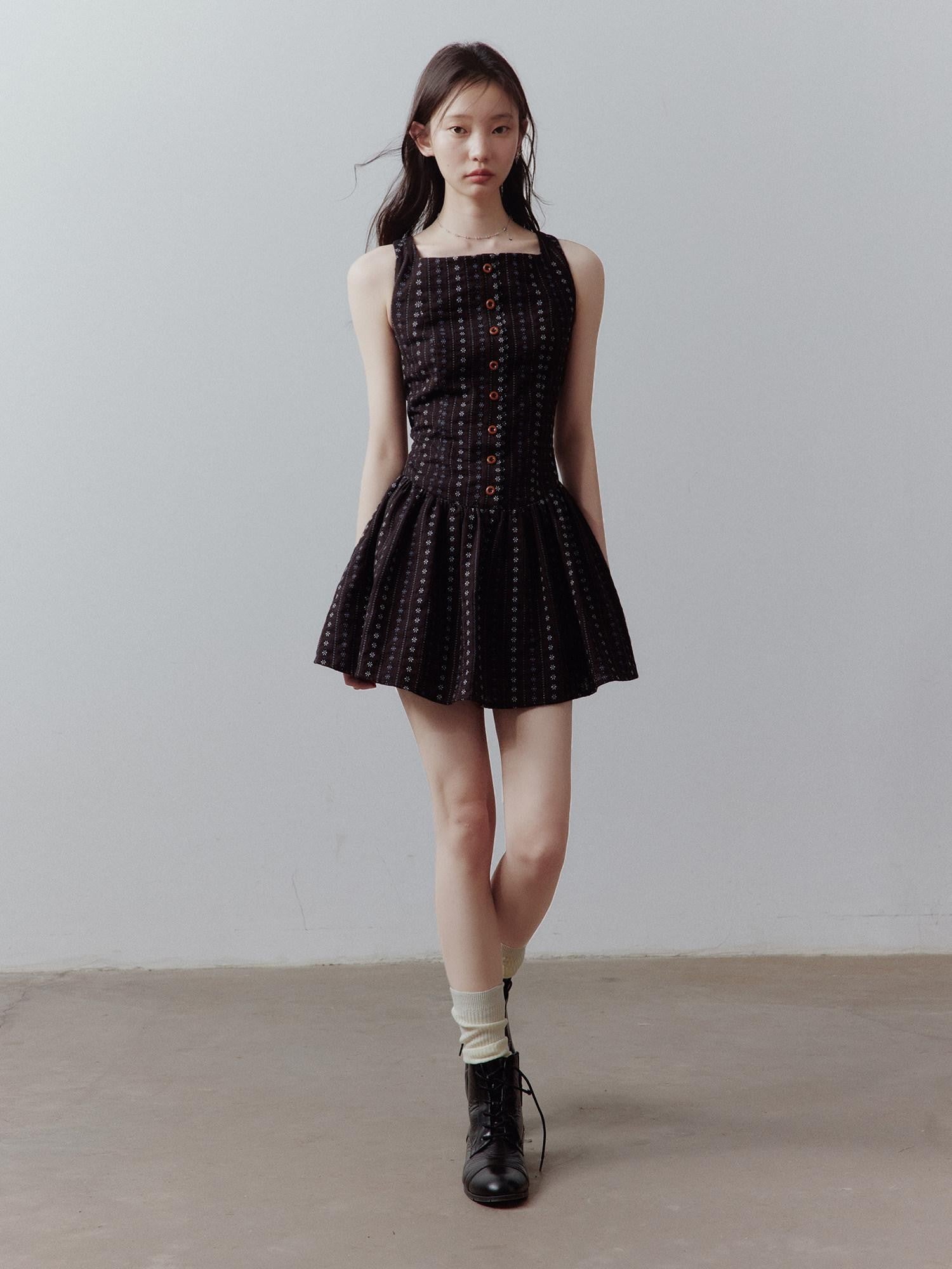FUSSED Vintage Floral Embroidered Jacquard Square Neck Women&