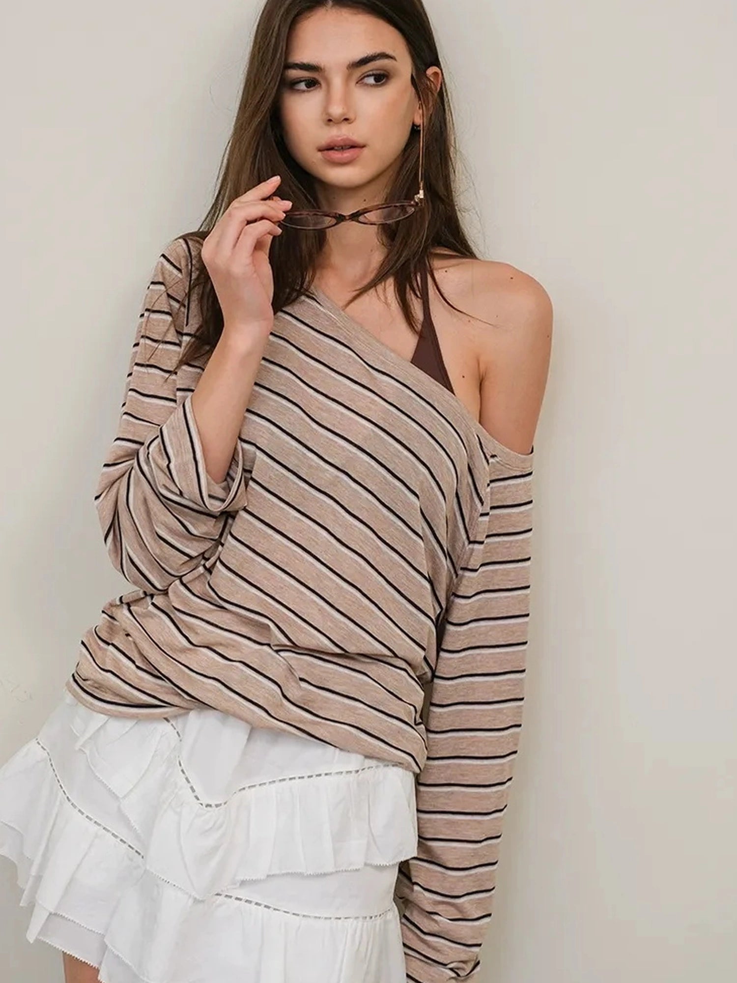 FU FRESH UP Asymmetric Shoulder Rayon Striped Tee