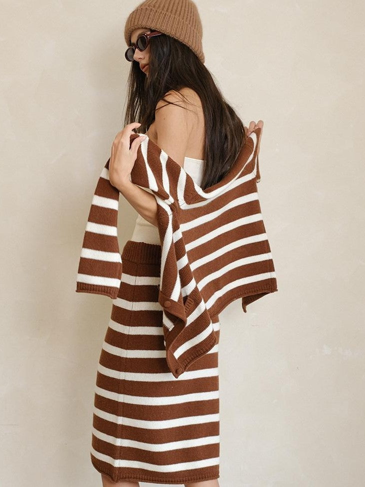 FU FRESH UP Coffee White Striped Tie Front Round Neck Women&