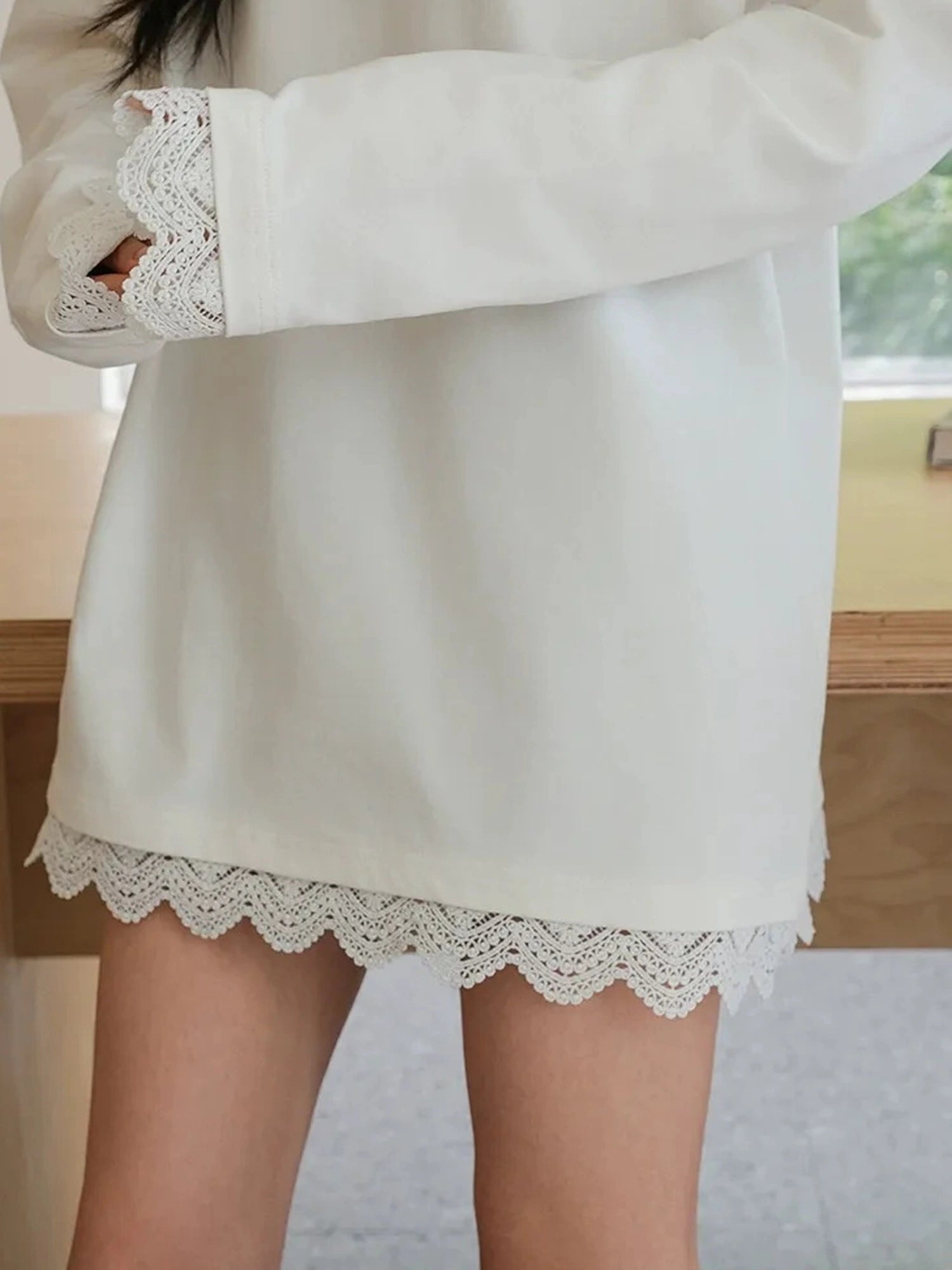 FU FRESH UP French Lace Trimmed Long Sleeve V-neck T-shirt