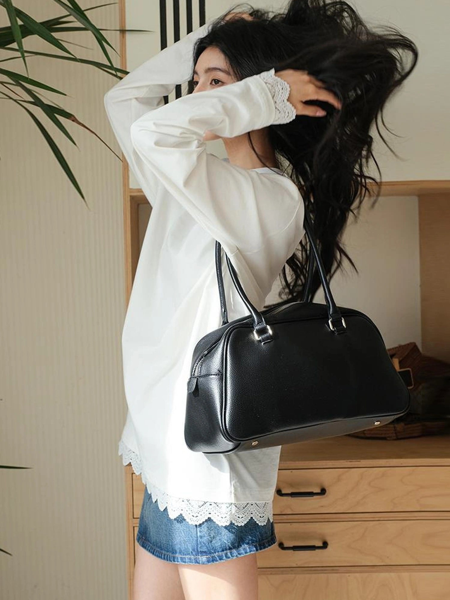 FU FRESH UP French Lace Trimmed Long Sleeve V-neck T-shirt