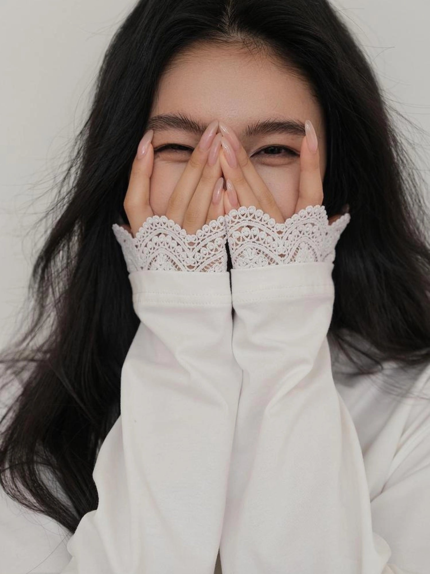 FU FRESH UP French Lace Trimmed Long Sleeve V-neck T-shirt