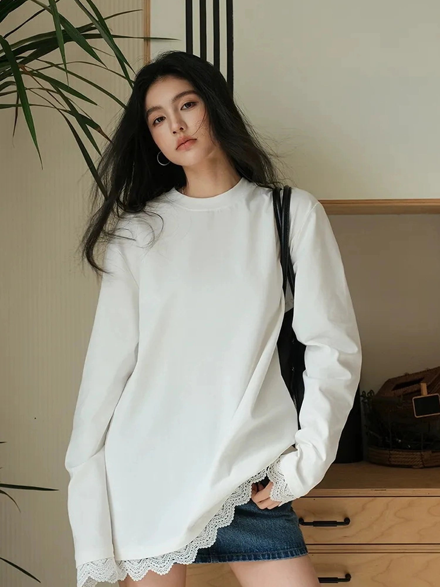 FU FRESH UP French Lace Trimmed Long Sleeve V-neck T-shirt