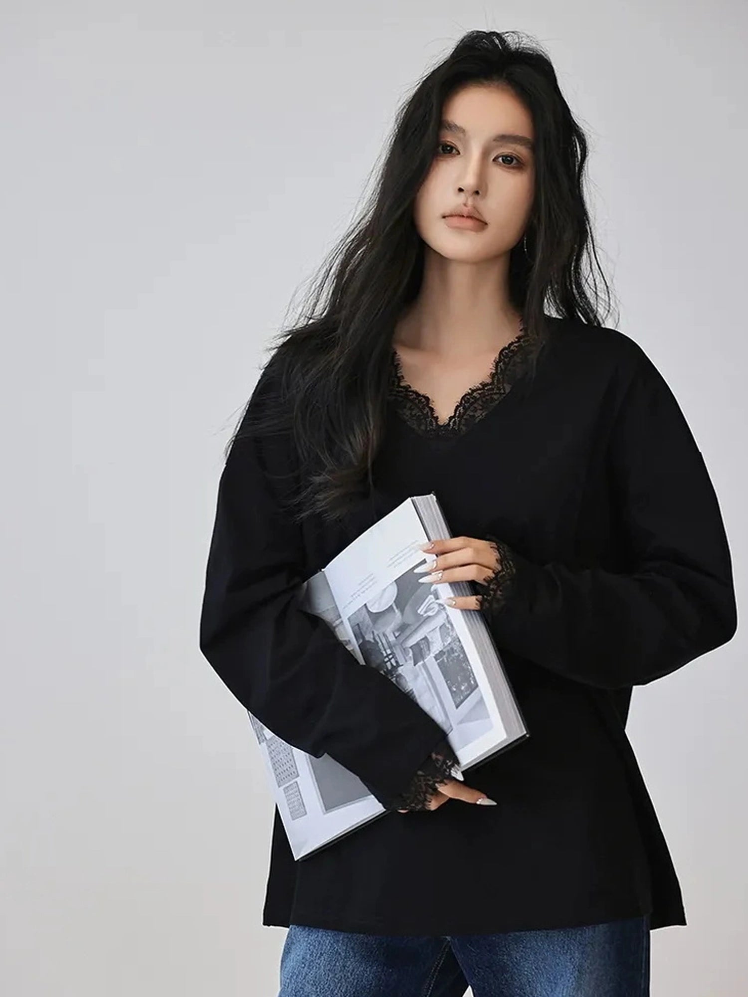 FU FRESH UP French Lace V-Neck T-Shirt