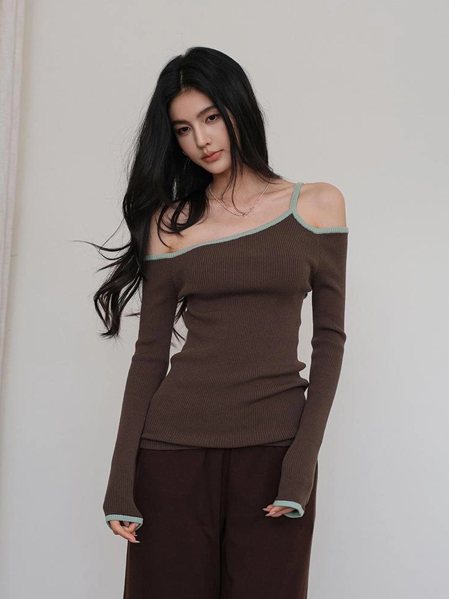 FU FRESH UP Lightweight Silk Knit Shoulder Cut Top