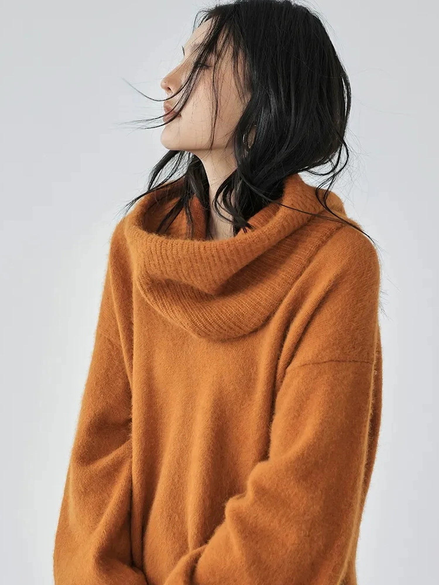 FU FRESH UP V-Neck Raccoon Wool Sweater With Detachable Cowl