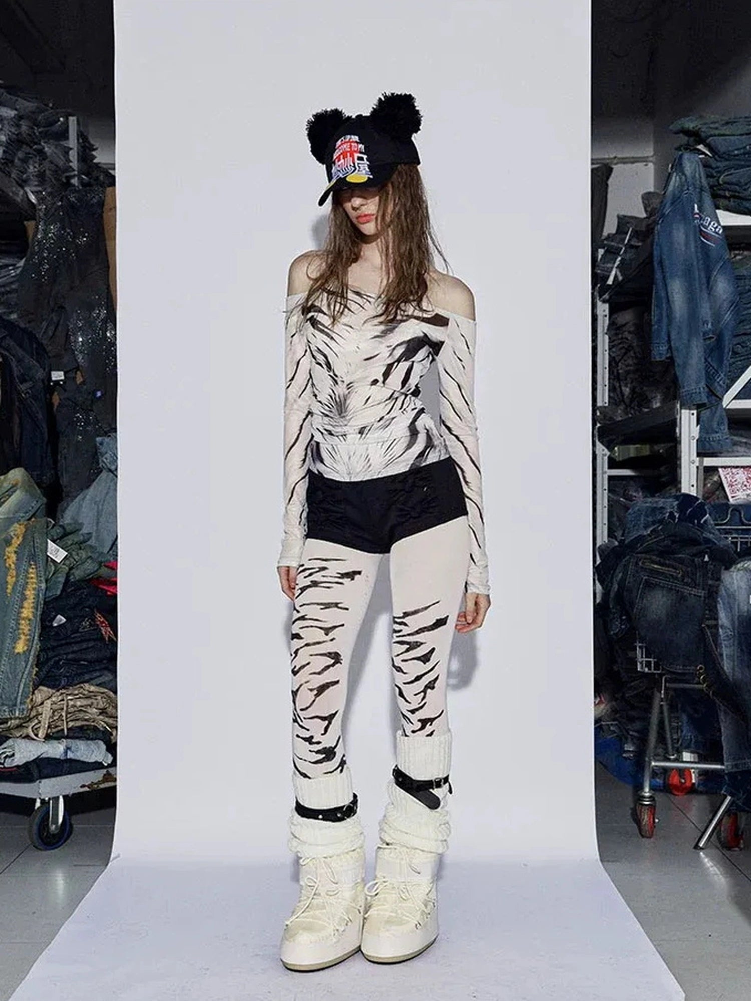 FayChui Vintage Bow Print Low Rise Hot Shorts