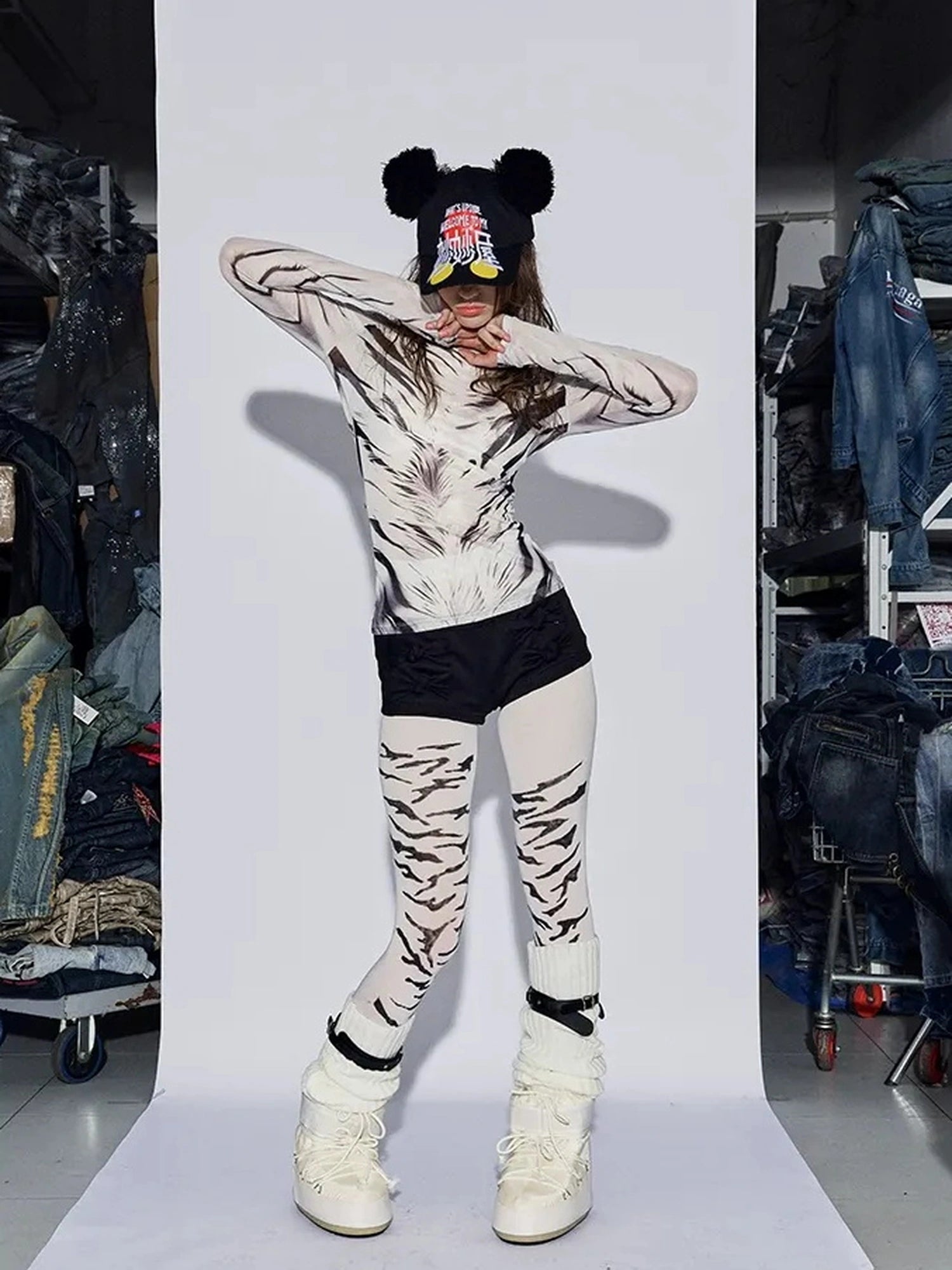 FayChui Vintage Bow Print Low Rise Hot Shorts