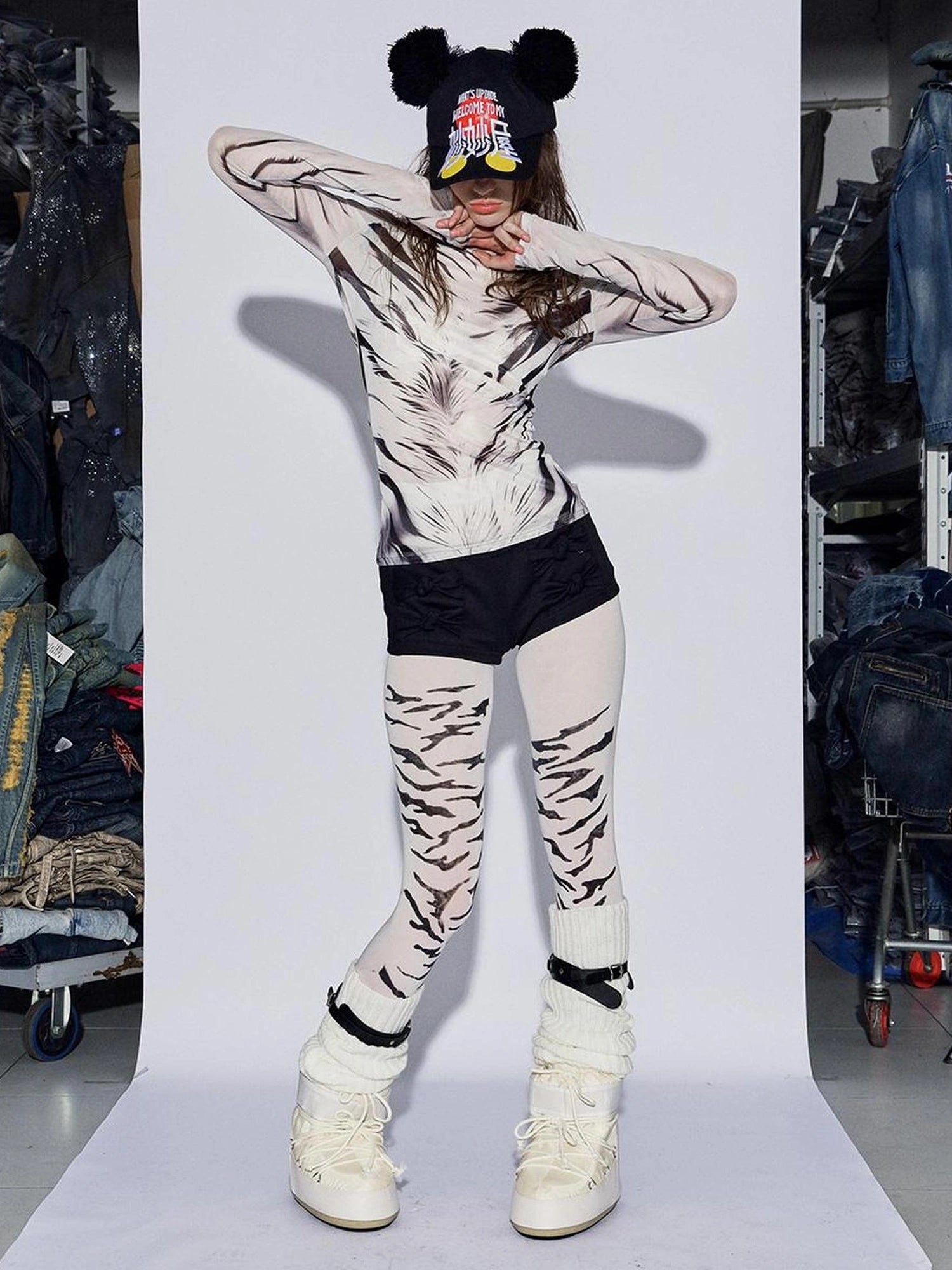 FayChui Vintage Bow Print Low Rise Hot Shorts