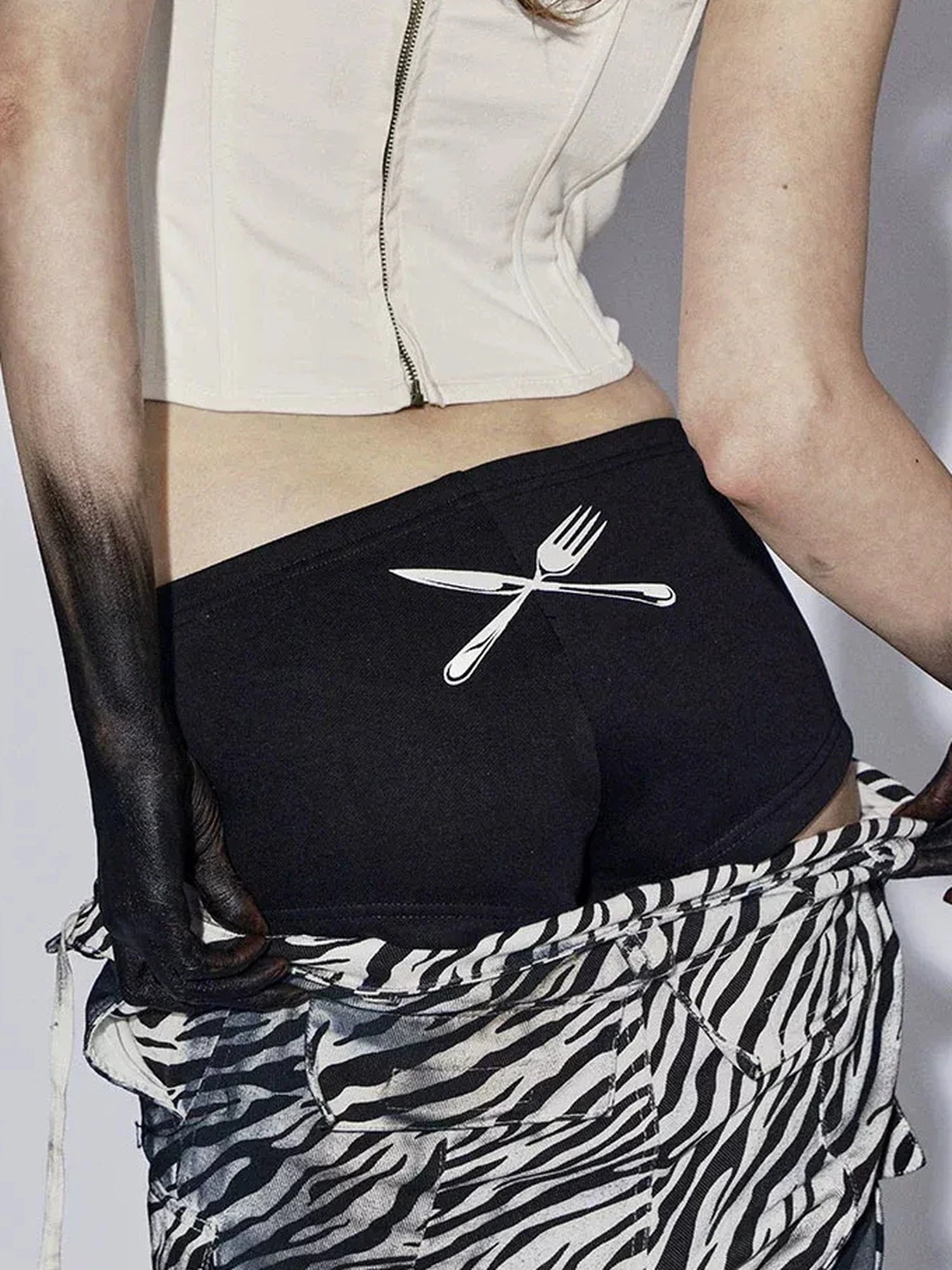 FayChui Vintage Bow Print Low Rise Hot Shorts