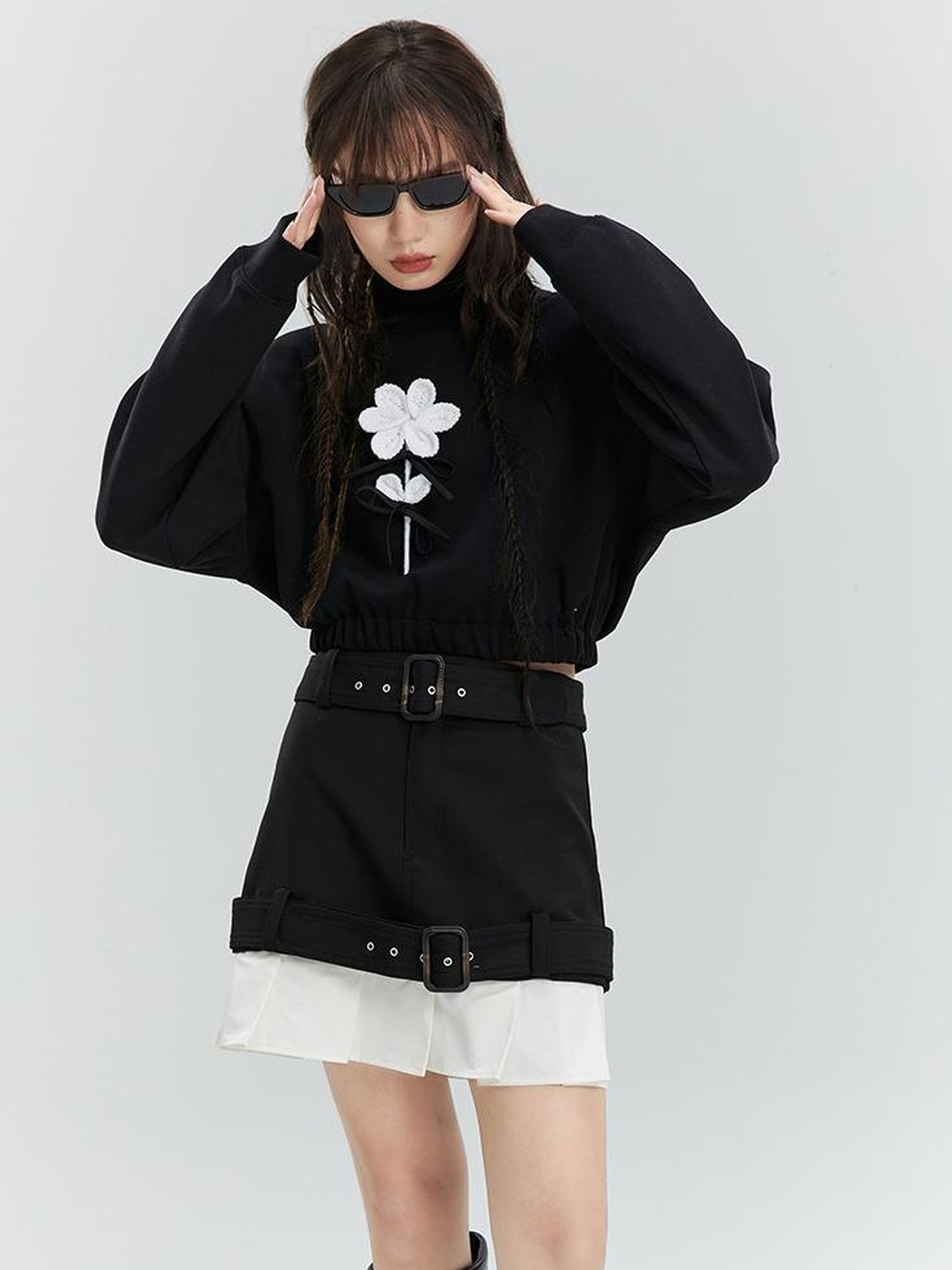 DIDDI MODA Floral Cropped Sweatshirt With Adjustable Knit Blossoms