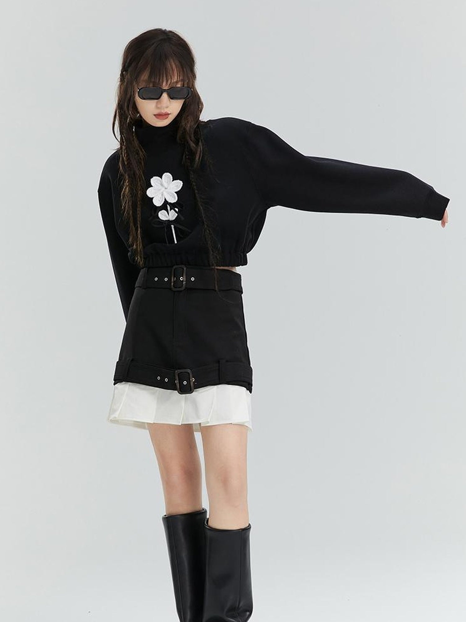 DIDDI MODA Floral Cropped Sweatshirt With Adjustable Knit Blossoms