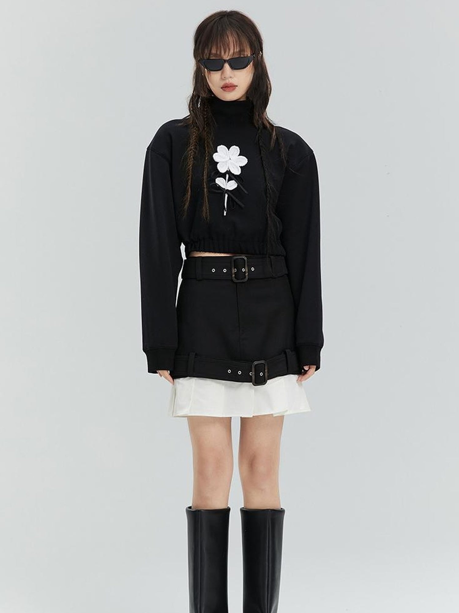 DIDDI MODA Floral Cropped Sweatshirt With Adjustable Knit Blossoms