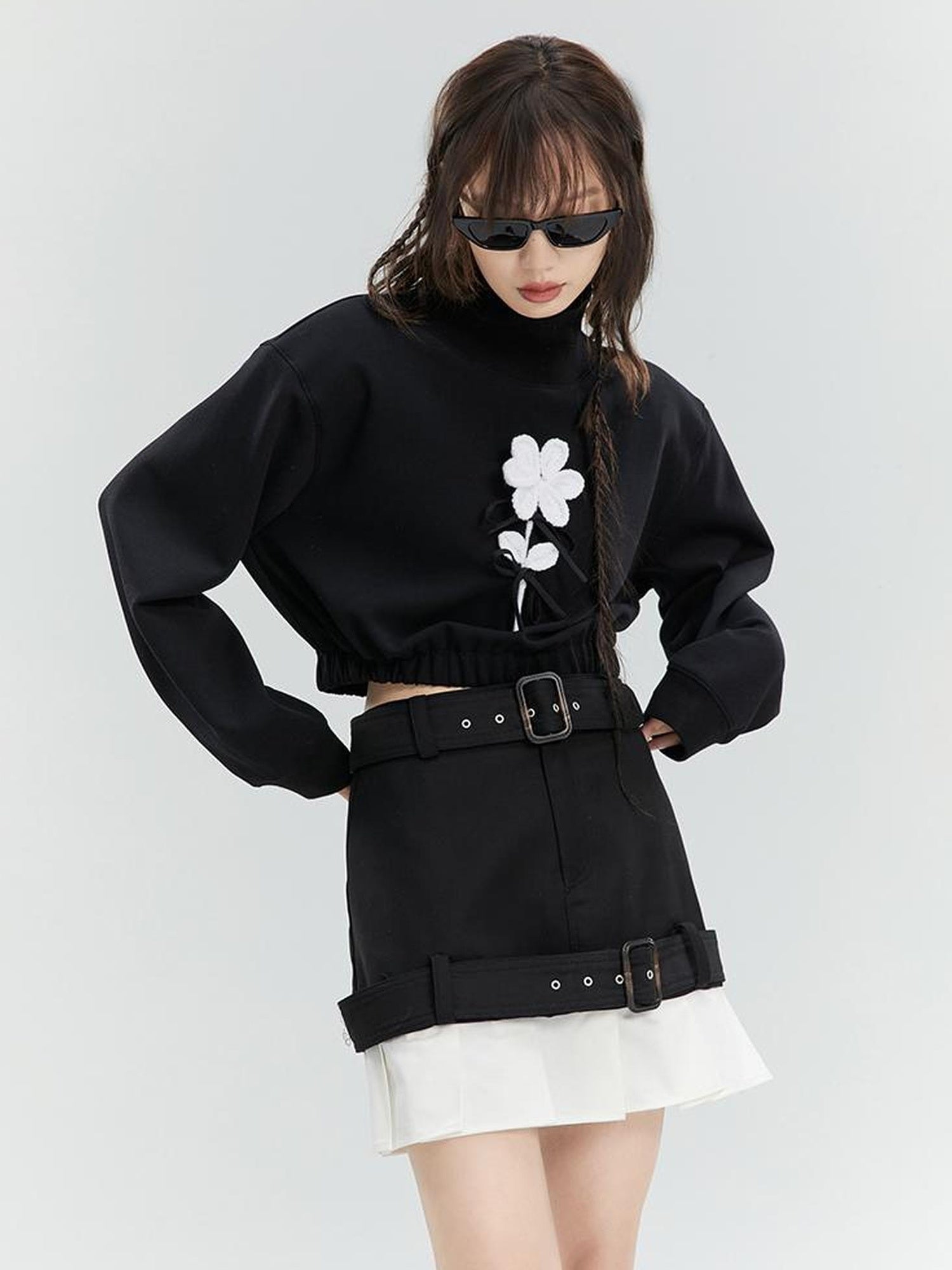 DIDDI MODA Floral Cropped Sweatshirt With Adjustable Knit Blossoms