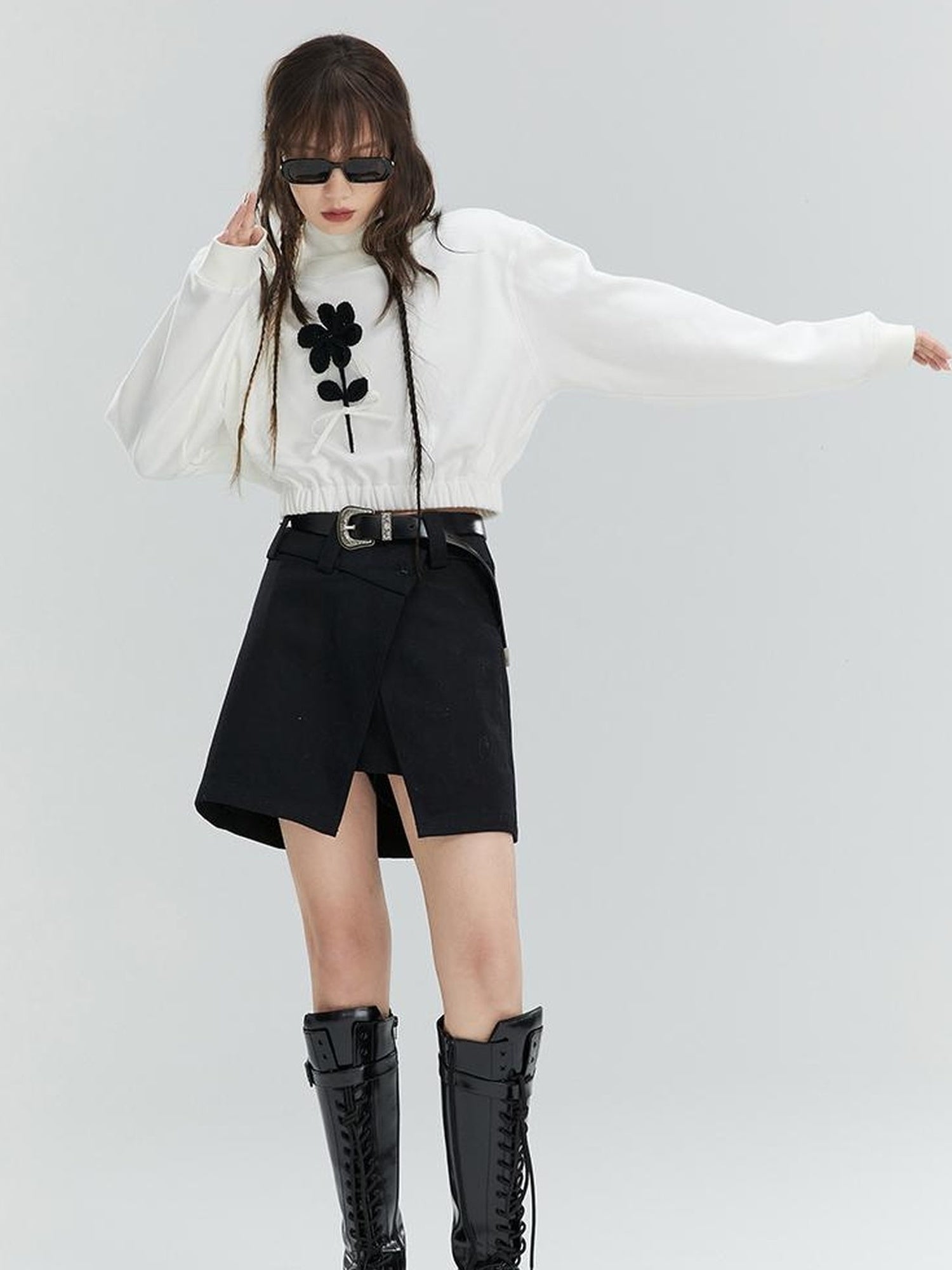 DIDDI MODA Floral Cropped Sweatshirt With Adjustable Knit Blossoms