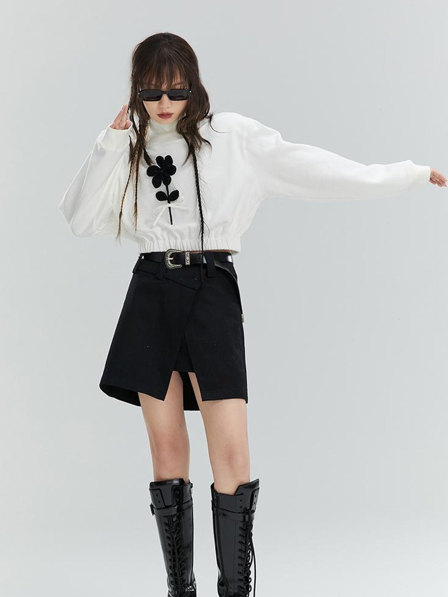 DIDDI MODA Floral Cropped Sweatshirt With Adjustable Knit Blossoms