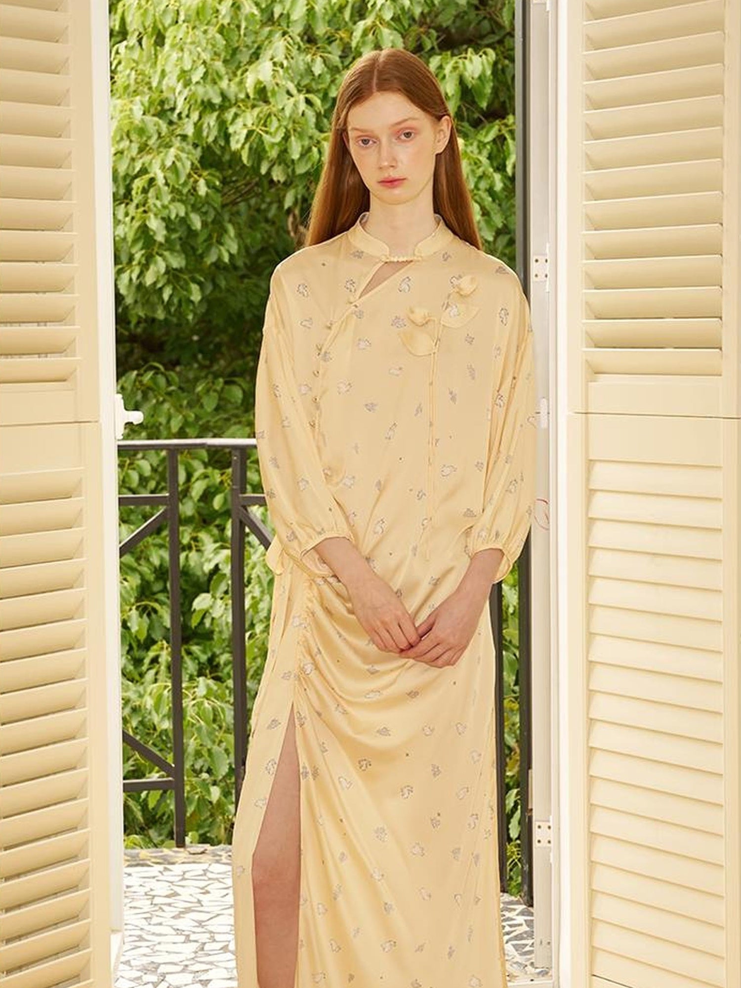 DIDDI MODA Floral Embroidered Asymmetric Qipao Dress With Side Slit