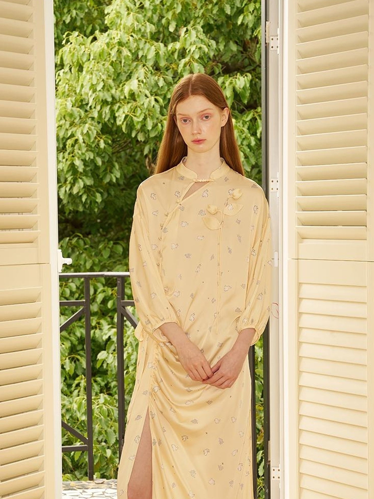 DIDDI MODA Floral Embroidered Asymmetric Qipao Dress With Side Slit