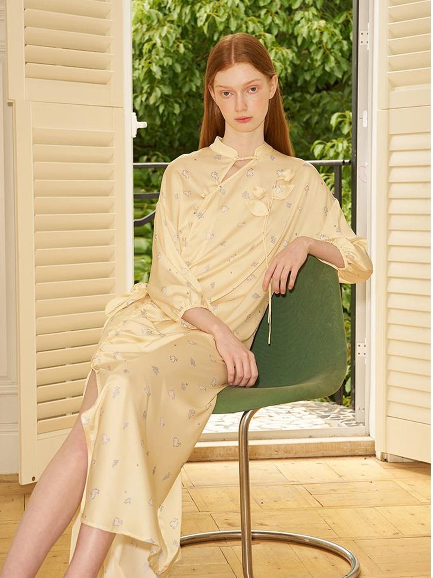 DIDDI MODA Floral Embroidered Asymmetric Qipao Dress With Side Slit