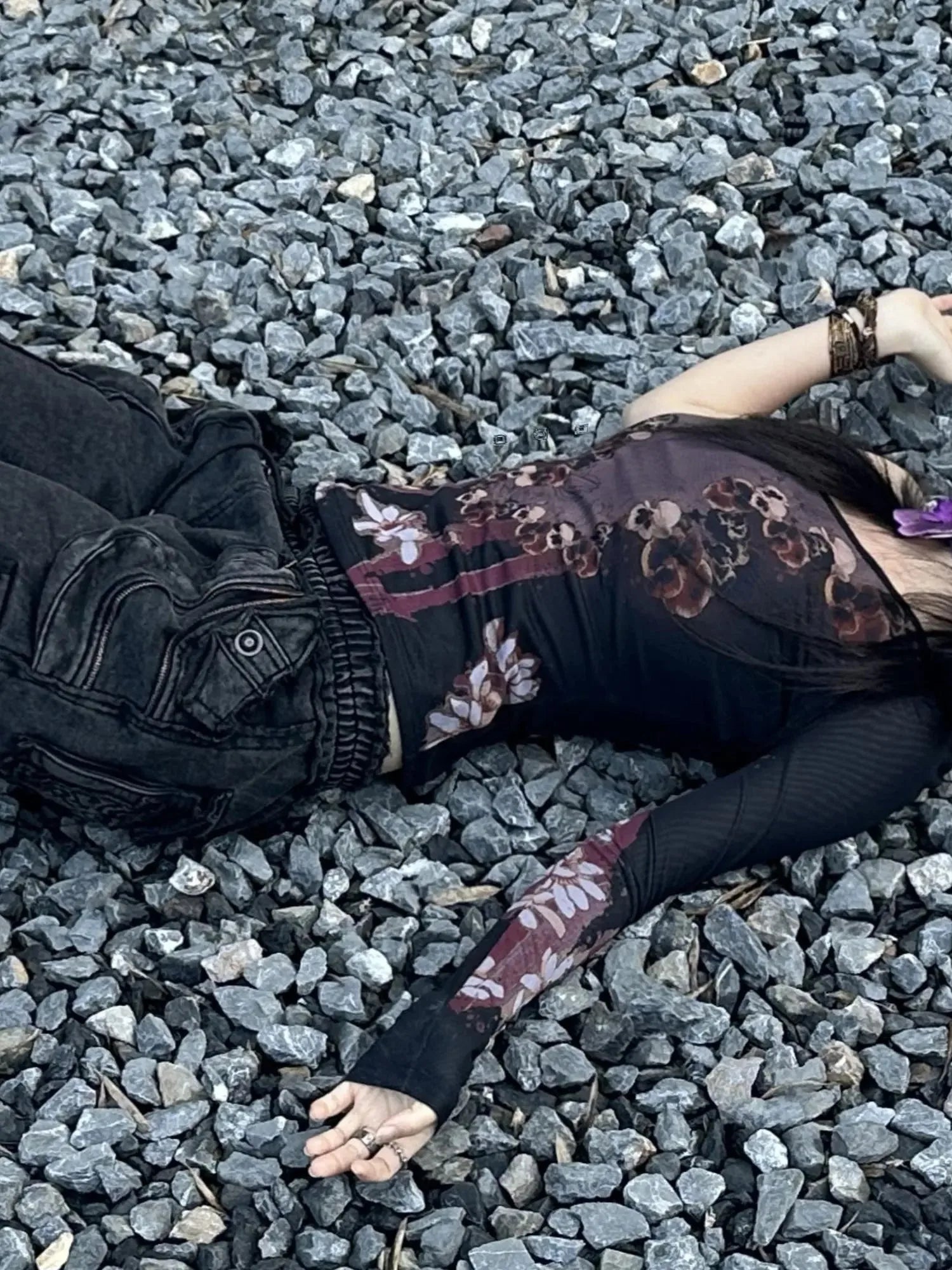 Cropped Mesh Knit Top Asymmetric Shoulder Print Design