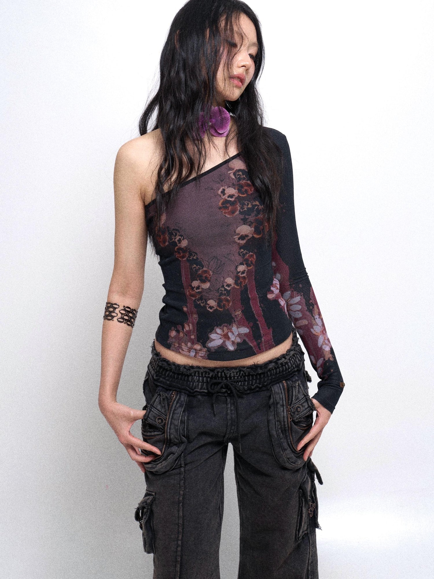 Cropped Mesh Knit Top Asymmetric Shoulder Print Design