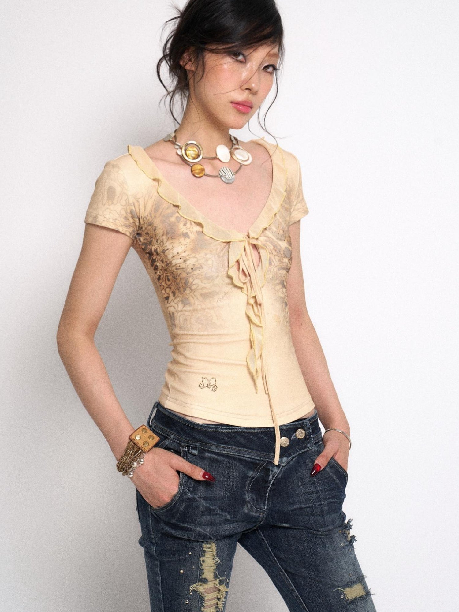 Flowers birds Market V-Neck Ribbed Tee With Leopard Print And Lace-Up Detail