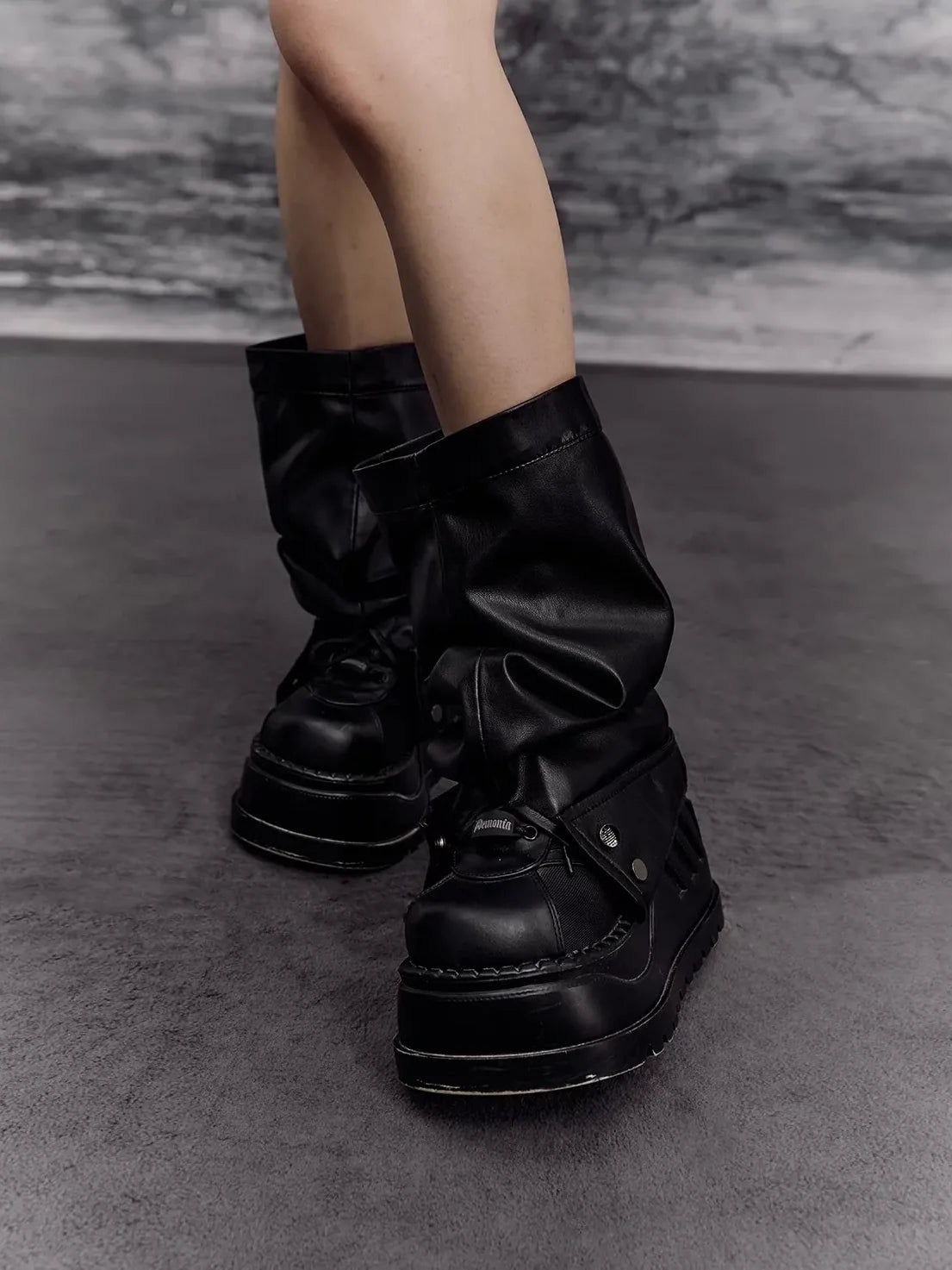 Frustration Garden Punk Stacked Leg Sleeves V-neck T-shirt Long Sleeve