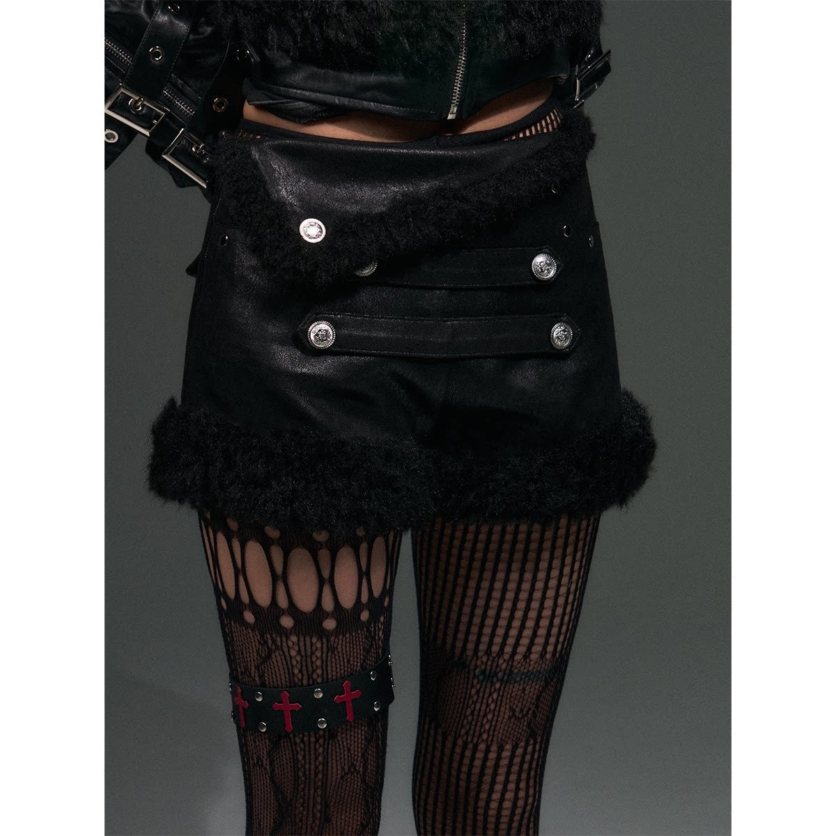 Frustration_Garden_Warm_Pu_Patchwork_Vintage_Low_Waist_Slim_Fit_Women_Black_Zipper_Shorts_MISSTT