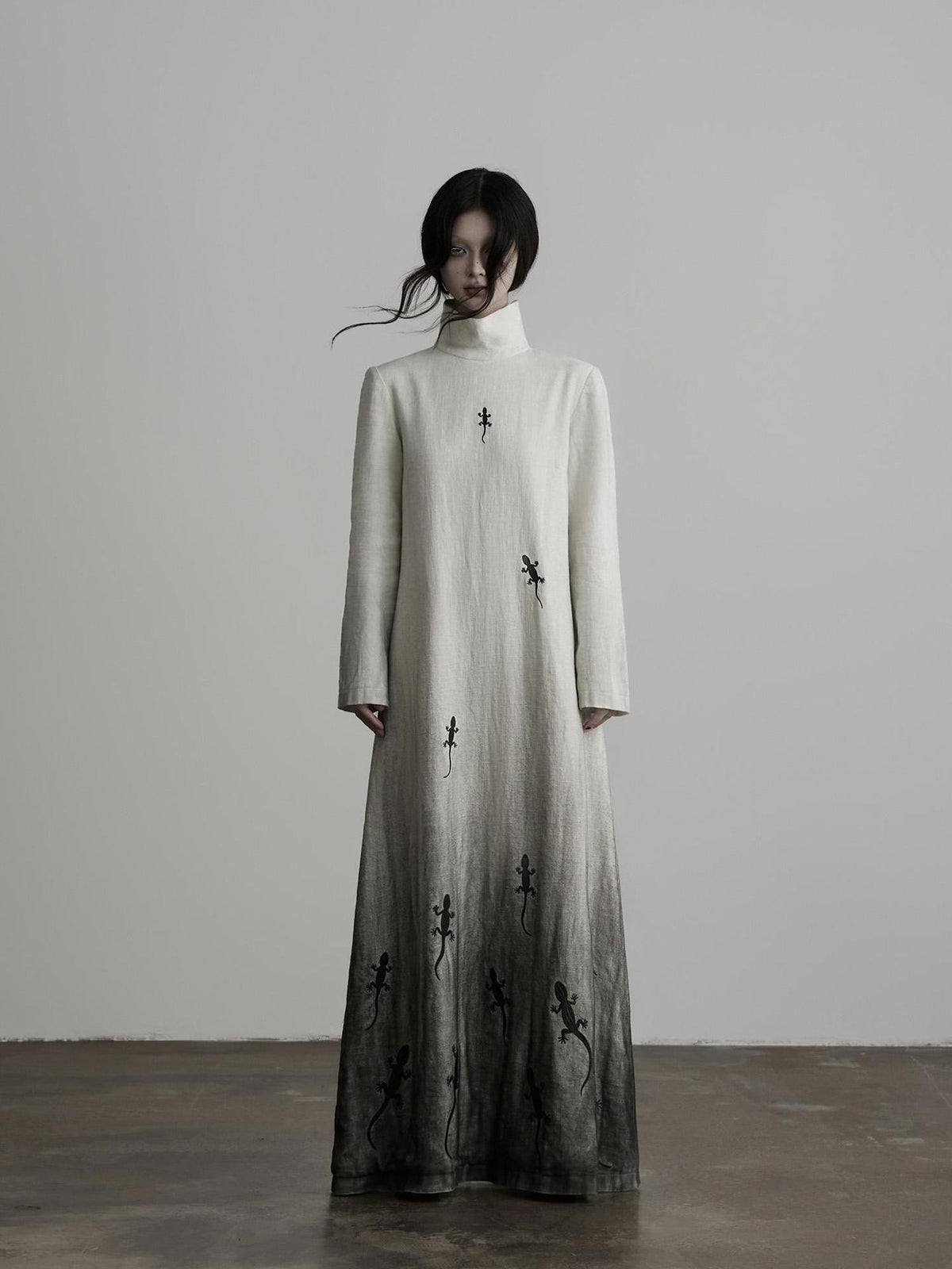 INDULGE Chinese Style Gecko Embroidered Gradient Dyed Women&