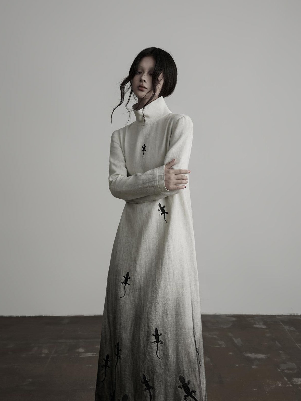 INDULGE Chinese Style Gecko Embroidered Gradient Dyed Women&