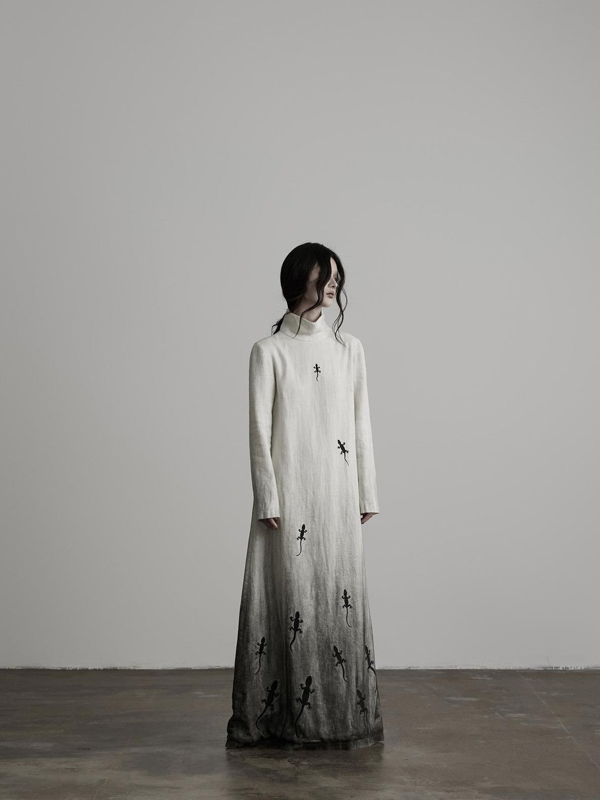 INDULGE Chinese Style Gecko Embroidered Gradient Dyed Women&