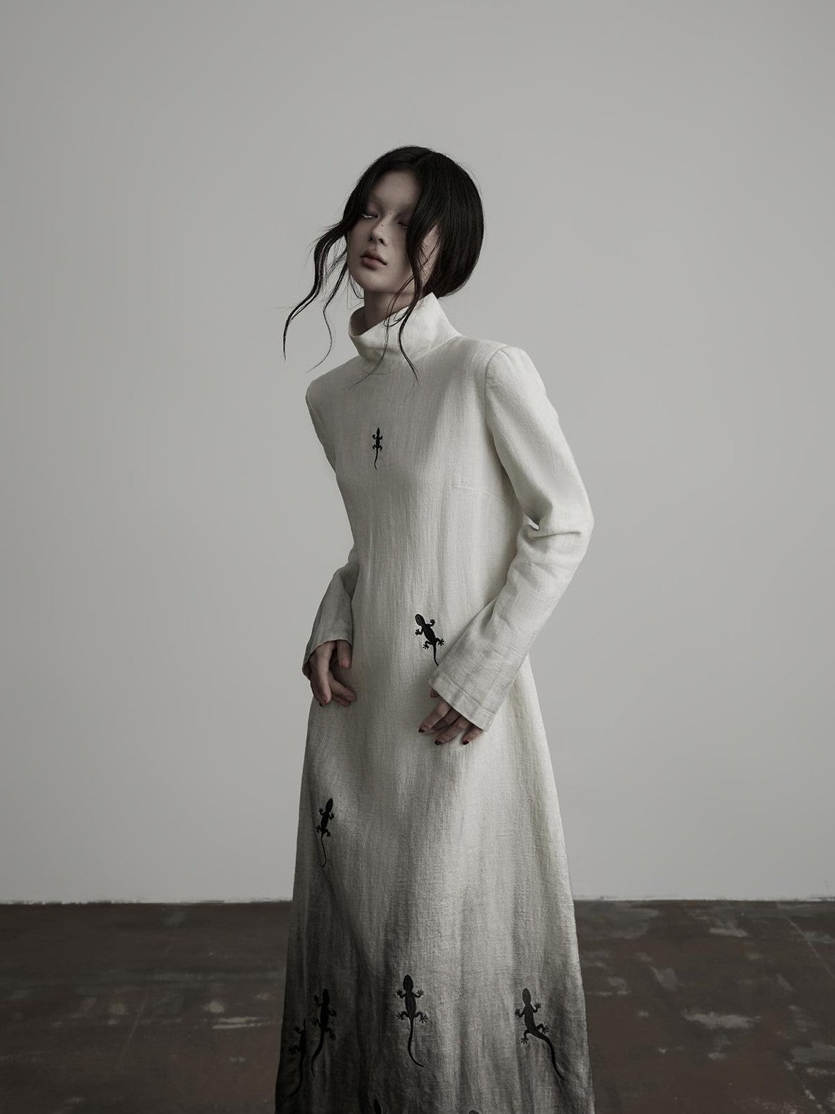 INDULGE Chinese Style Gecko Embroidered Gradient Dyed Women&