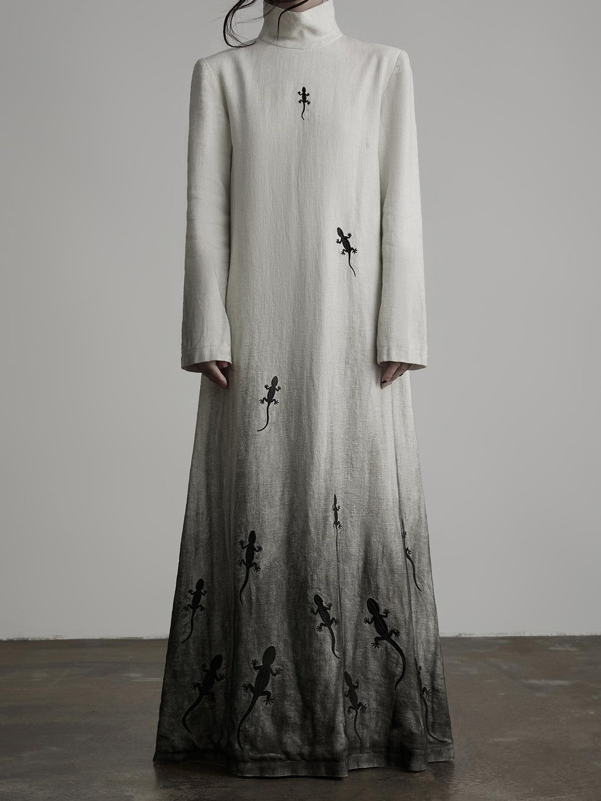 INDULGE Chinese Style Gecko Embroidered Gradient Dyed Women&