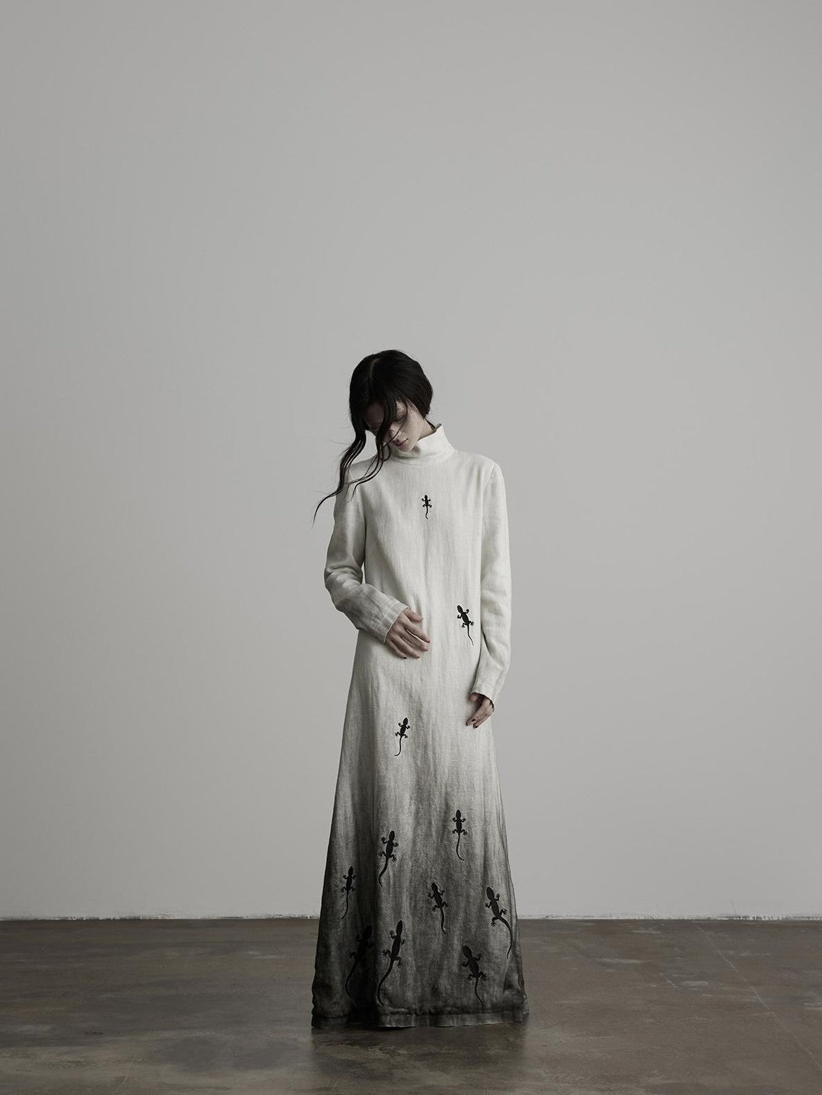 INDULGE Chinese Style Gecko Embroidered Gradient Dyed Women&