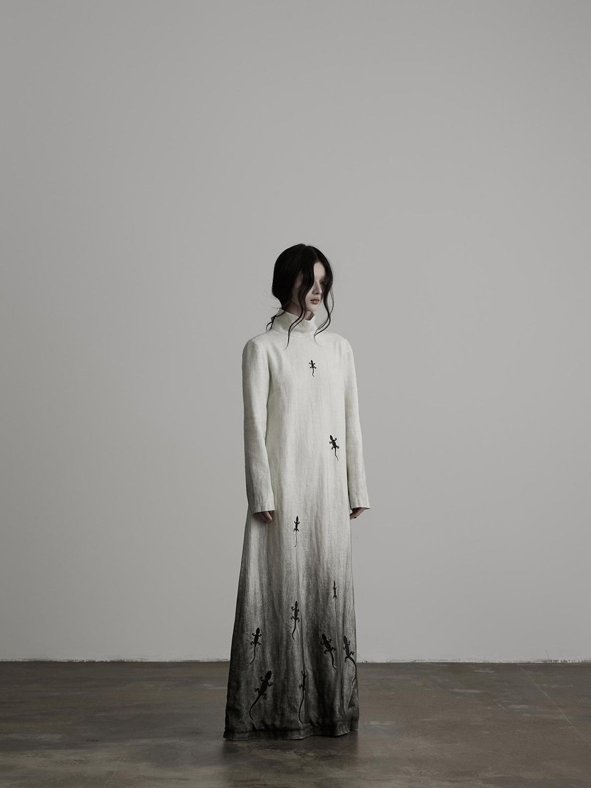 INDULGE Chinese Style Gecko Embroidered Gradient Dyed Women&