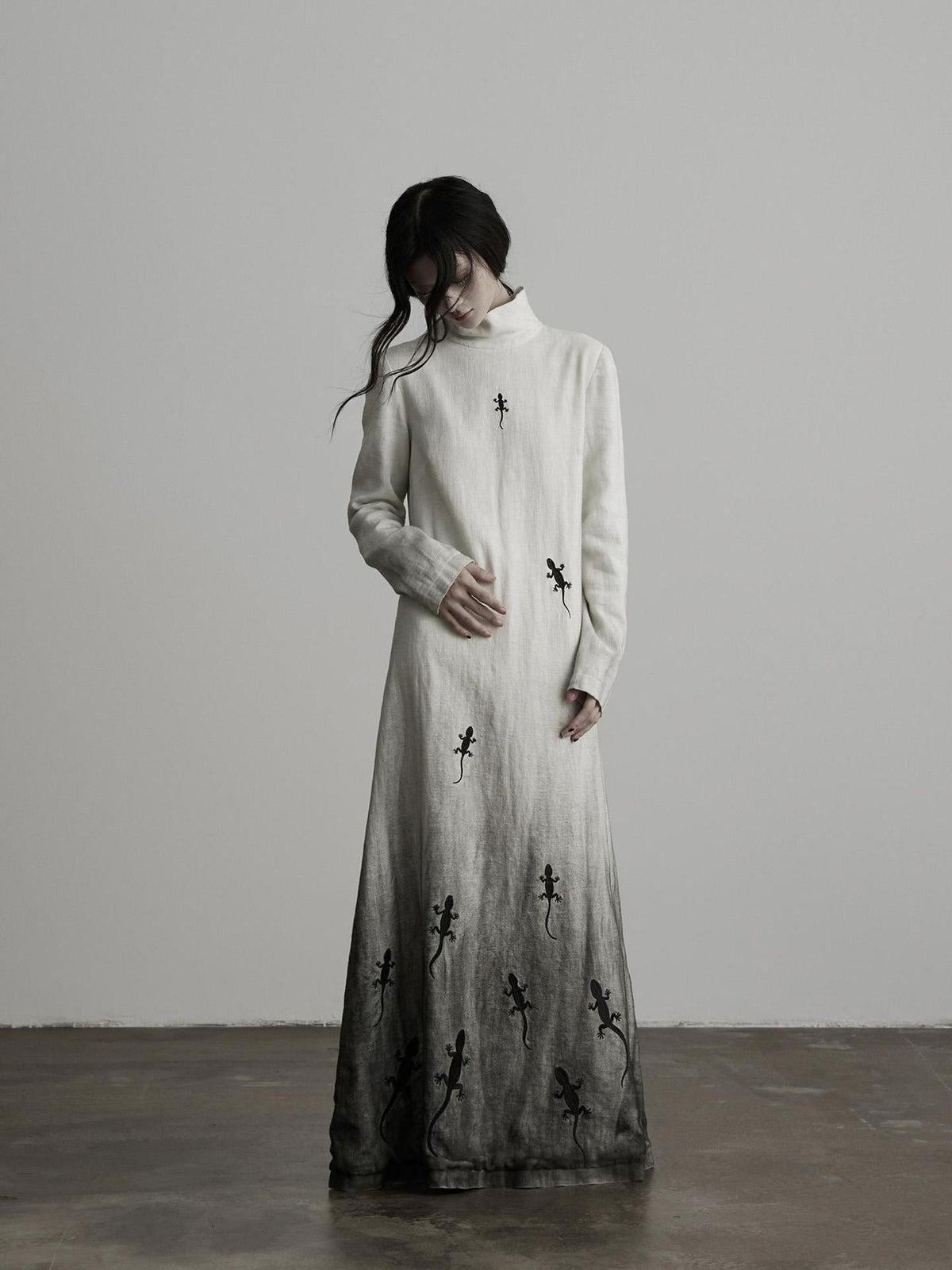 INDULGE Chinese Style Gecko Embroidered Gradient Dyed Women&