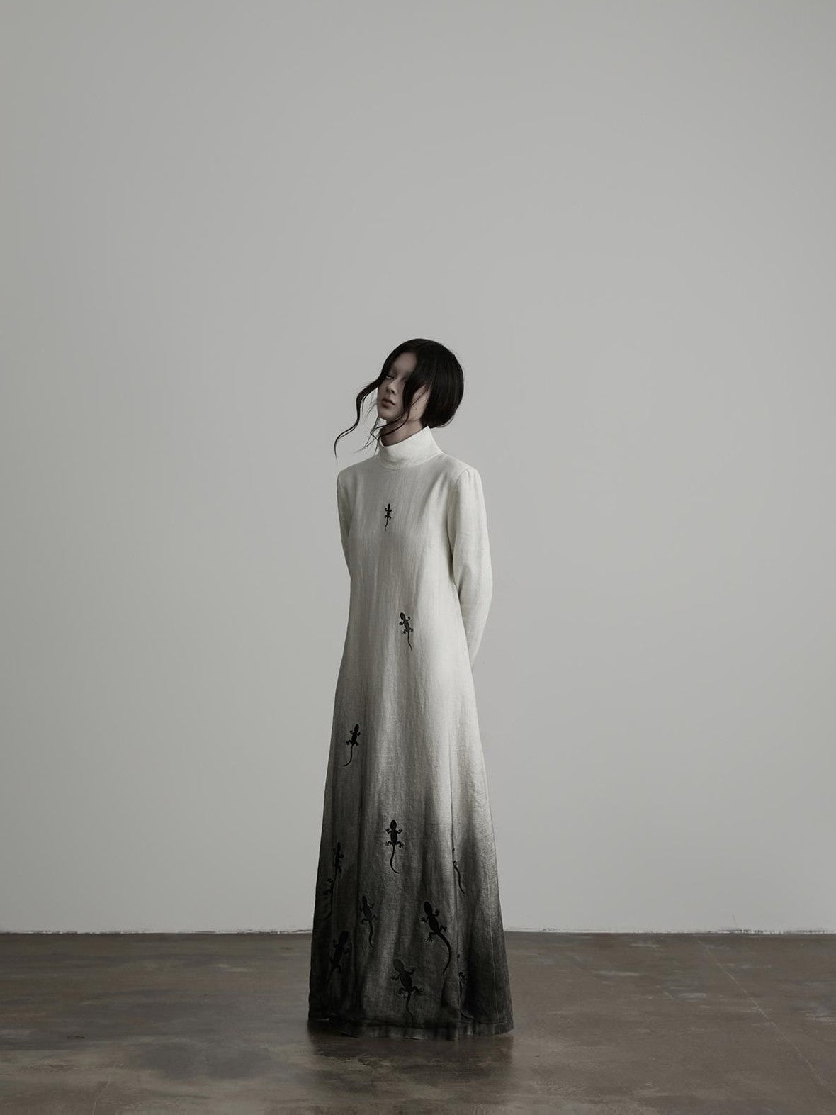 INDULGE Chinese Style Gecko Embroidered Gradient Dyed Women&