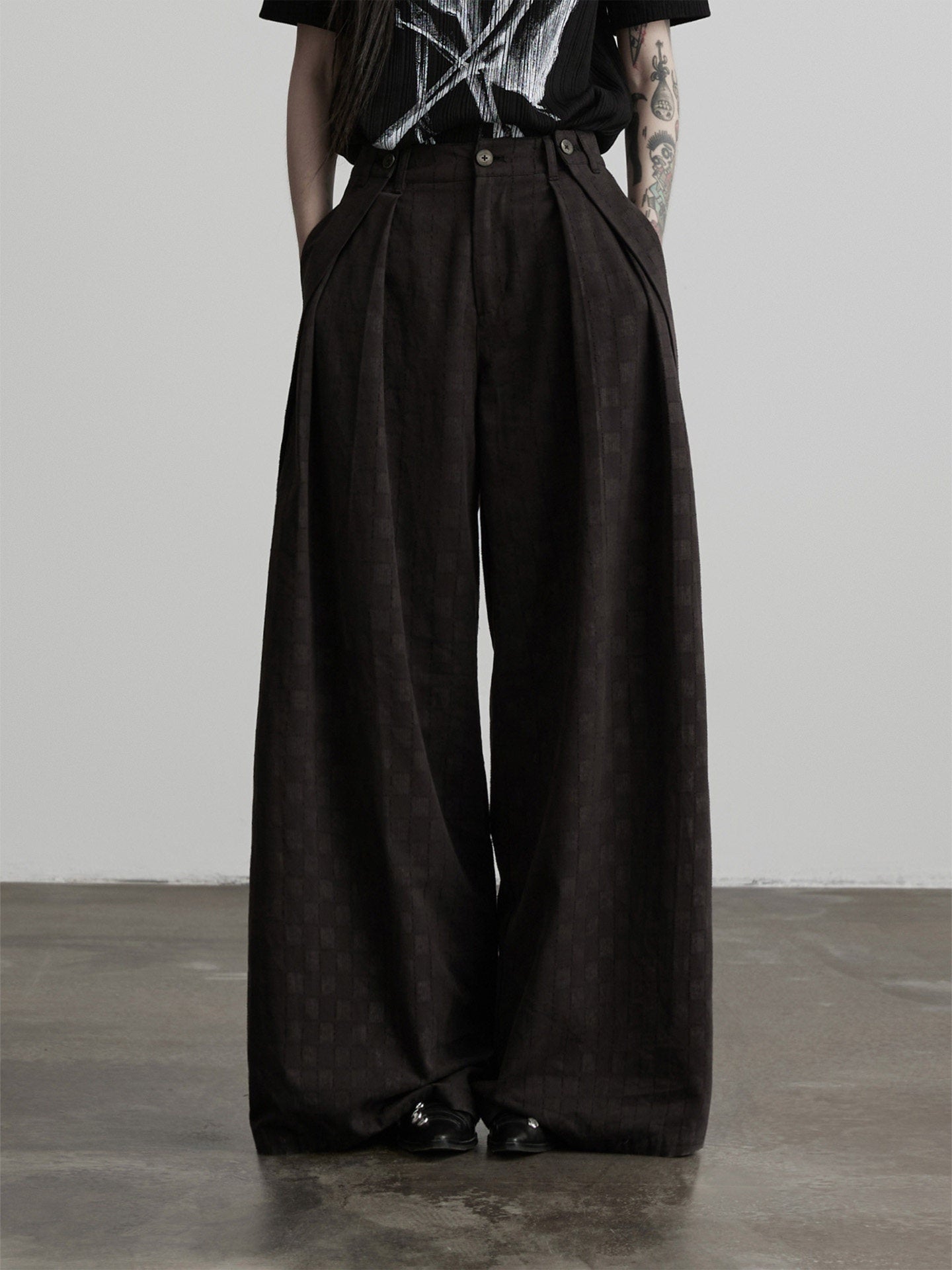 INDULGE_Dark_Plaid_Pockets_Sculpted_Cut_Women&